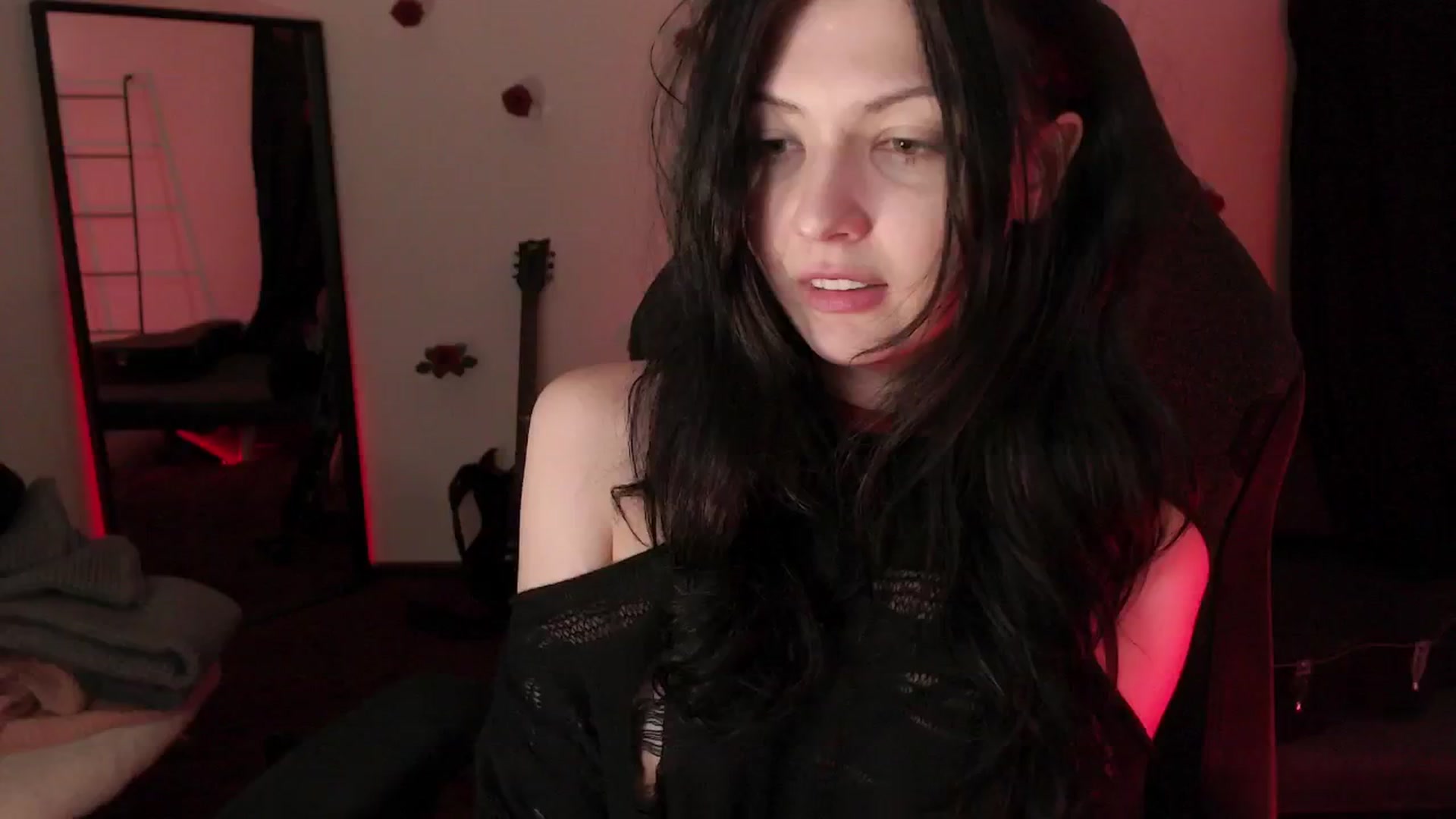 Gallery image thumbnail from RoomToAvoid's myfreecams stream on, 04/28/2024, 06:36 image 15 of 20
