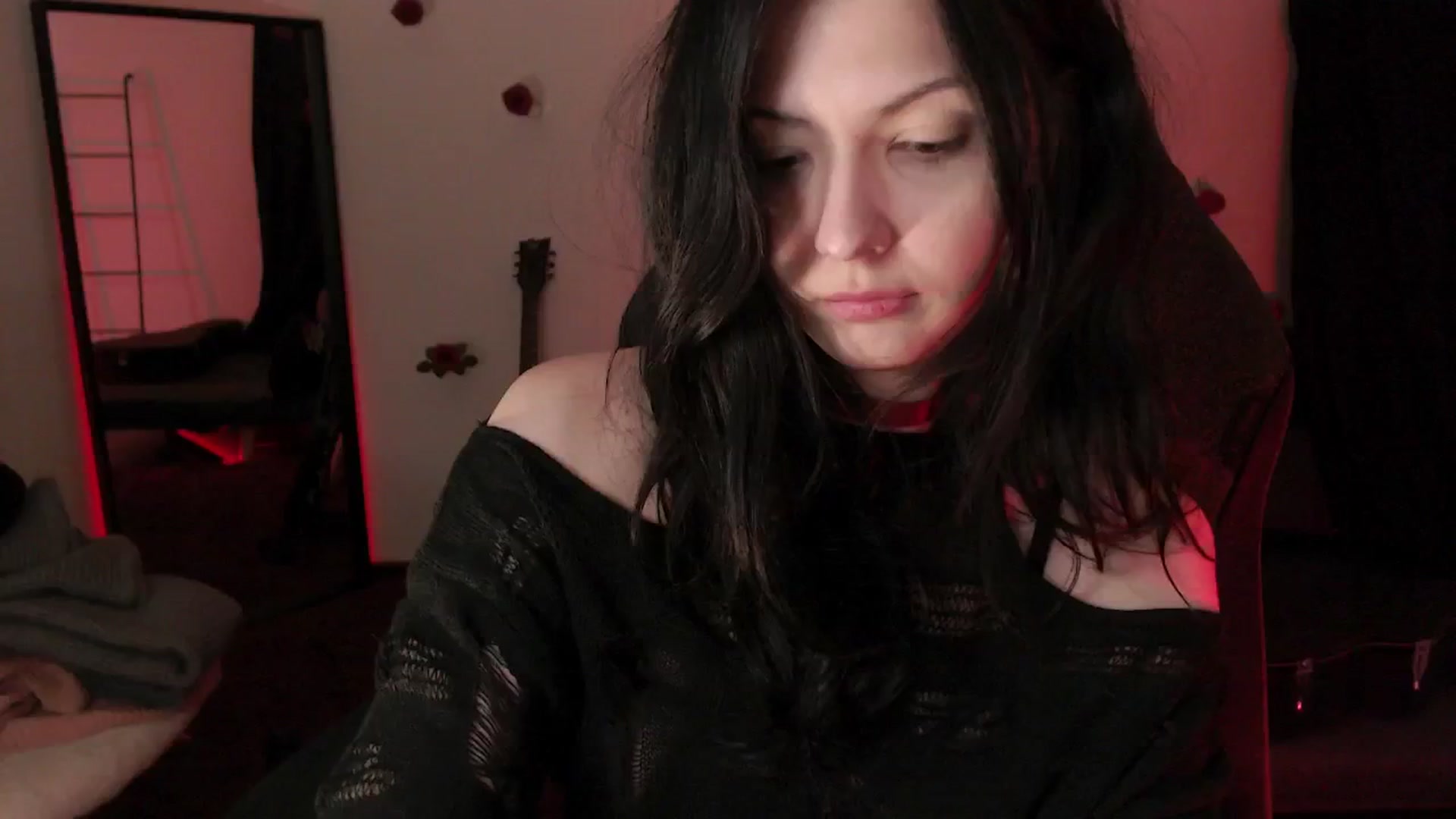 Gallery image thumbnail from RoomToAvoid's myfreecams stream on, 04/28/2024, 06:36 image 13 of 20