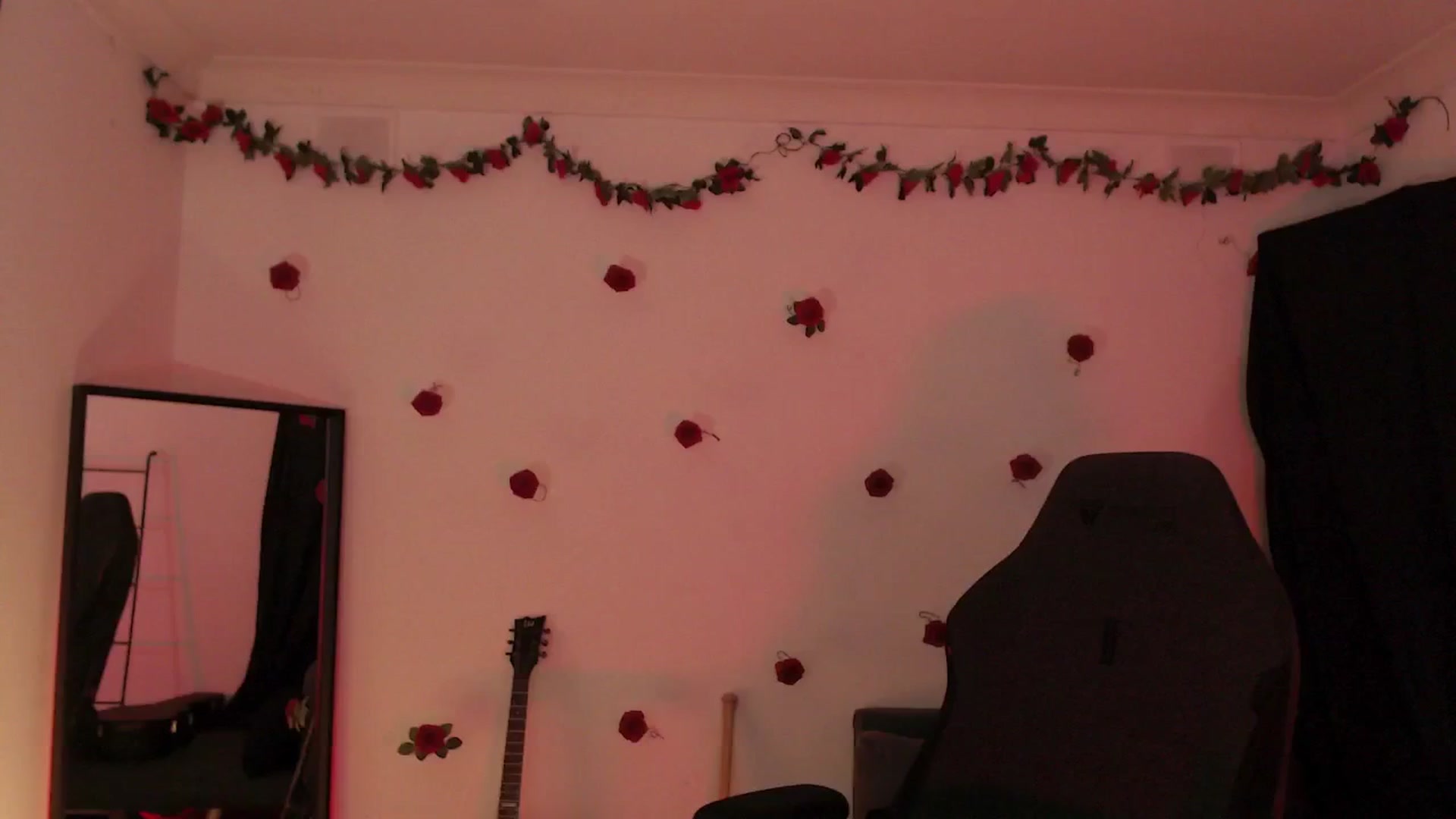 Gallery image thumbnail from RoomToAvoid's myfreecams stream on, 04/28/2024, 06:36 image 19 of 20