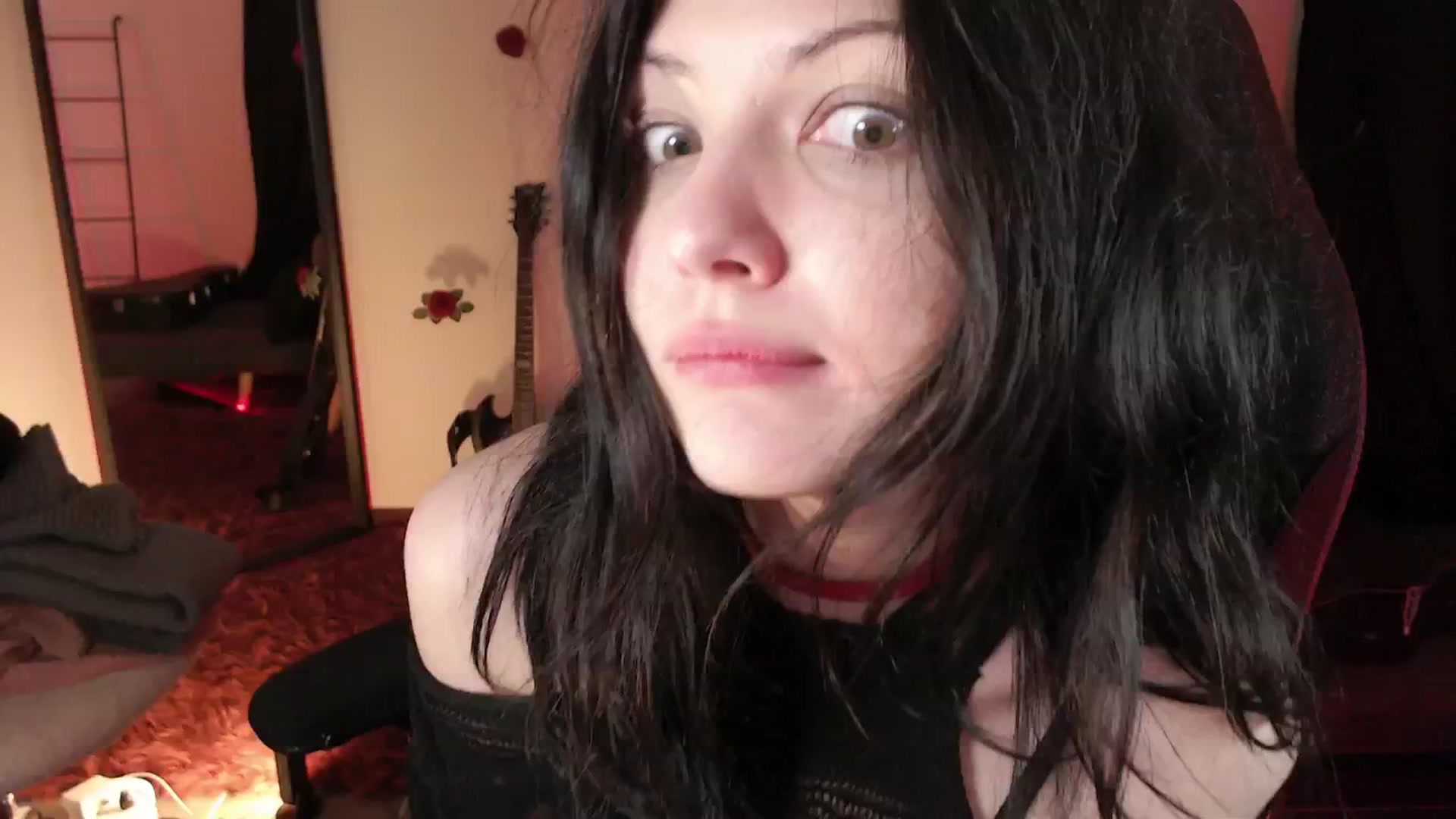 Gallery image thumbnail from RoomToAvoid's myfreecams stream on, 04/28/2024, 06:36 image 4 of 20