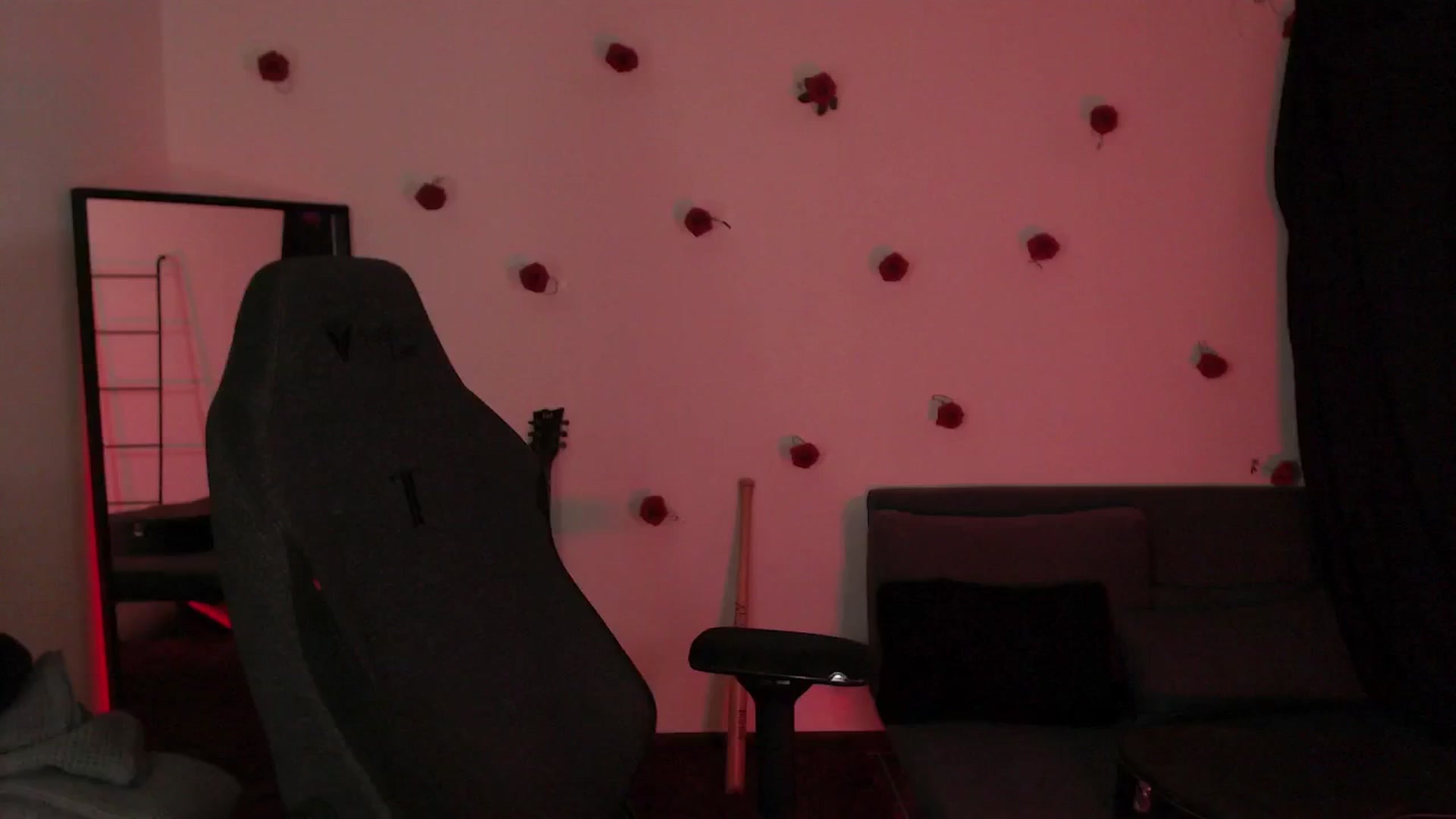 Gallery image thumbnail from RoomToAvoid's myfreecams stream on, 04/28/2024, 06:36 image 7 of 20