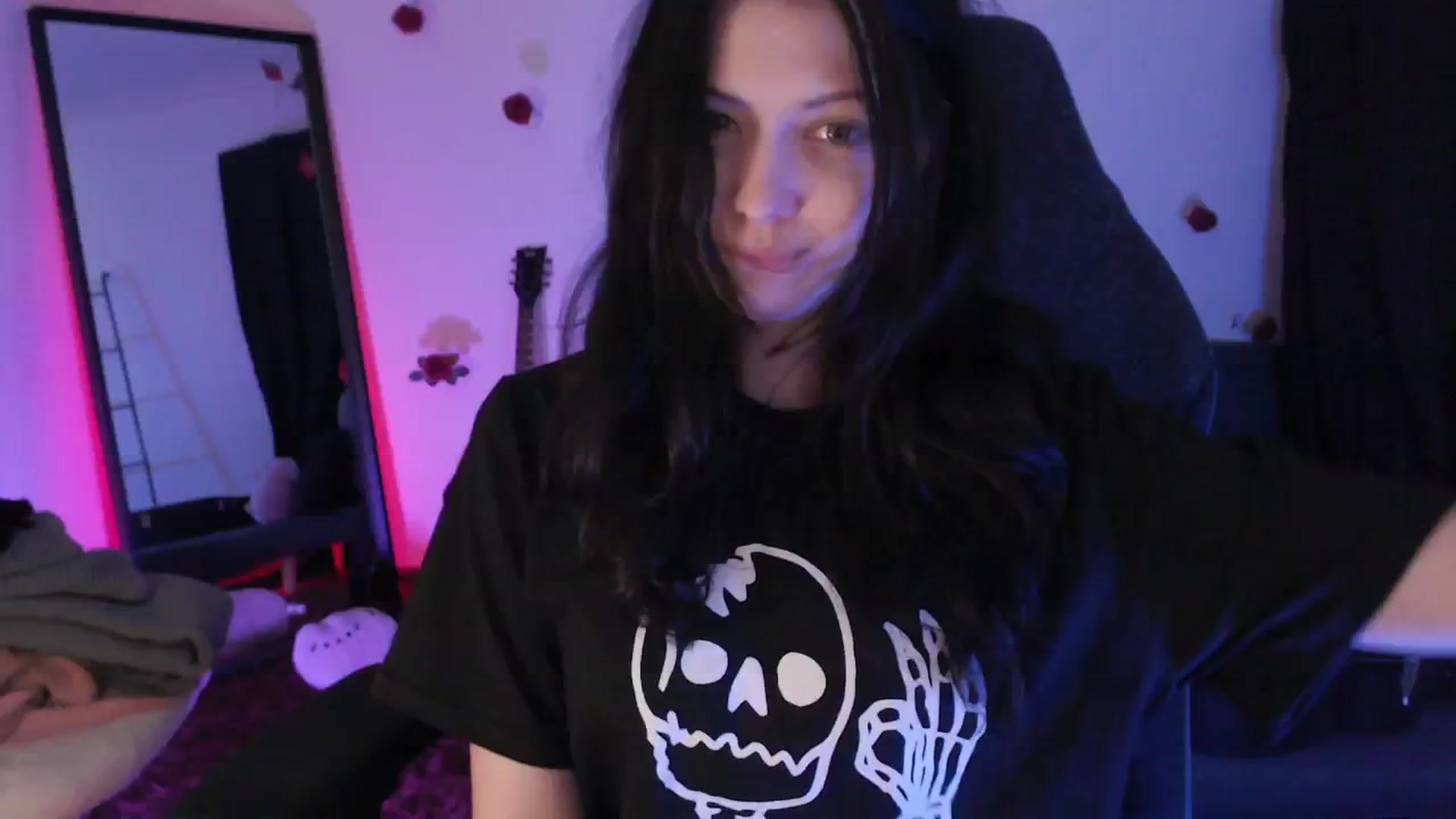 Gallery image thumbnail from RoomToAvoid's myfreecams stream on, 04/29/2024, 06:50 image 7 of 20