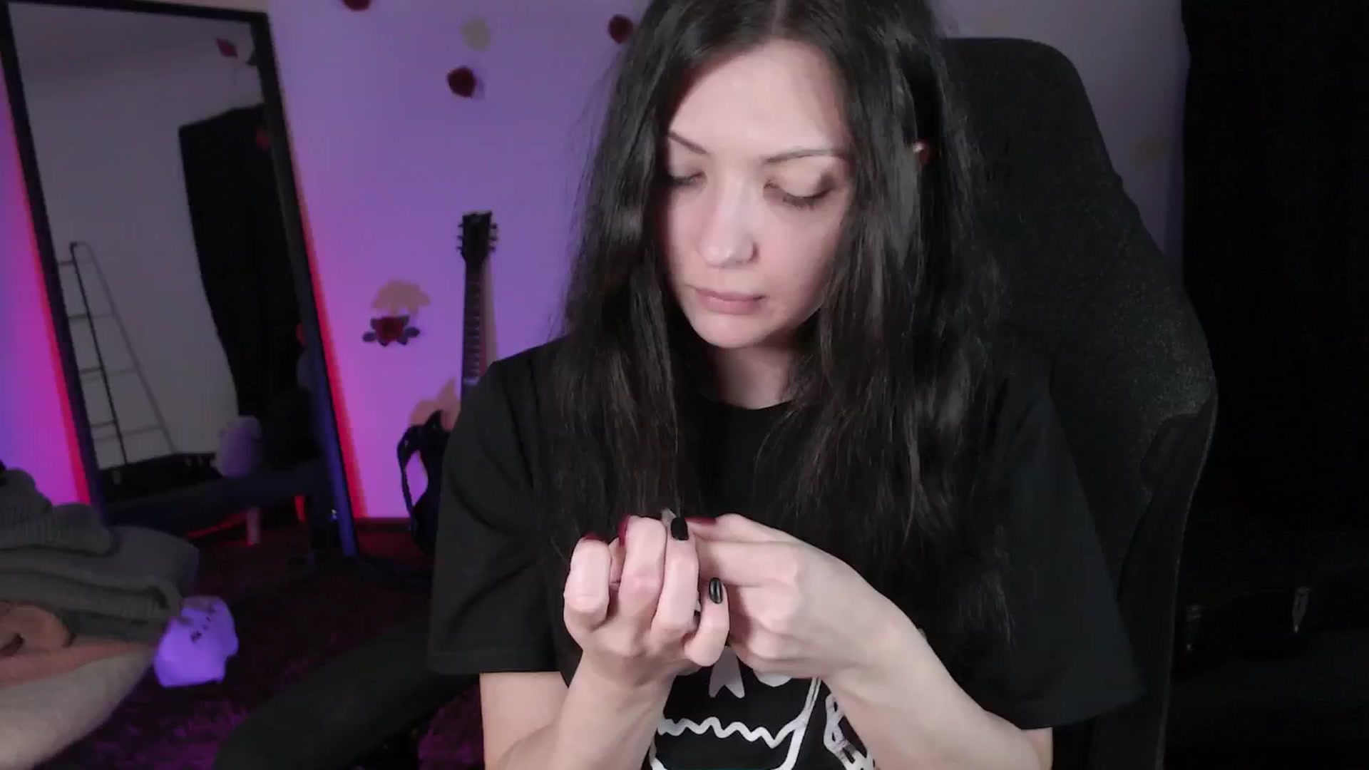 Gallery image thumbnail from RoomToAvoid's myfreecams stream on, 04/29/2024, 06:50 image 19 of 20