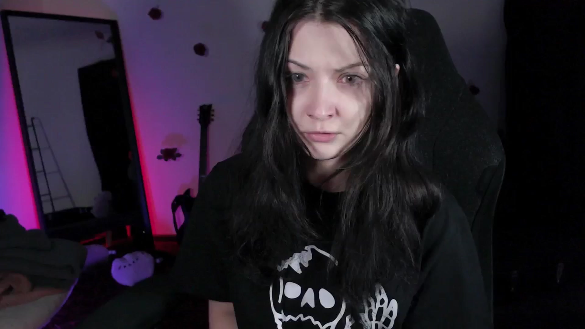 Gallery image thumbnail from RoomToAvoid's myfreecams stream on, 04/29/2024, 06:50 image 1 of 20