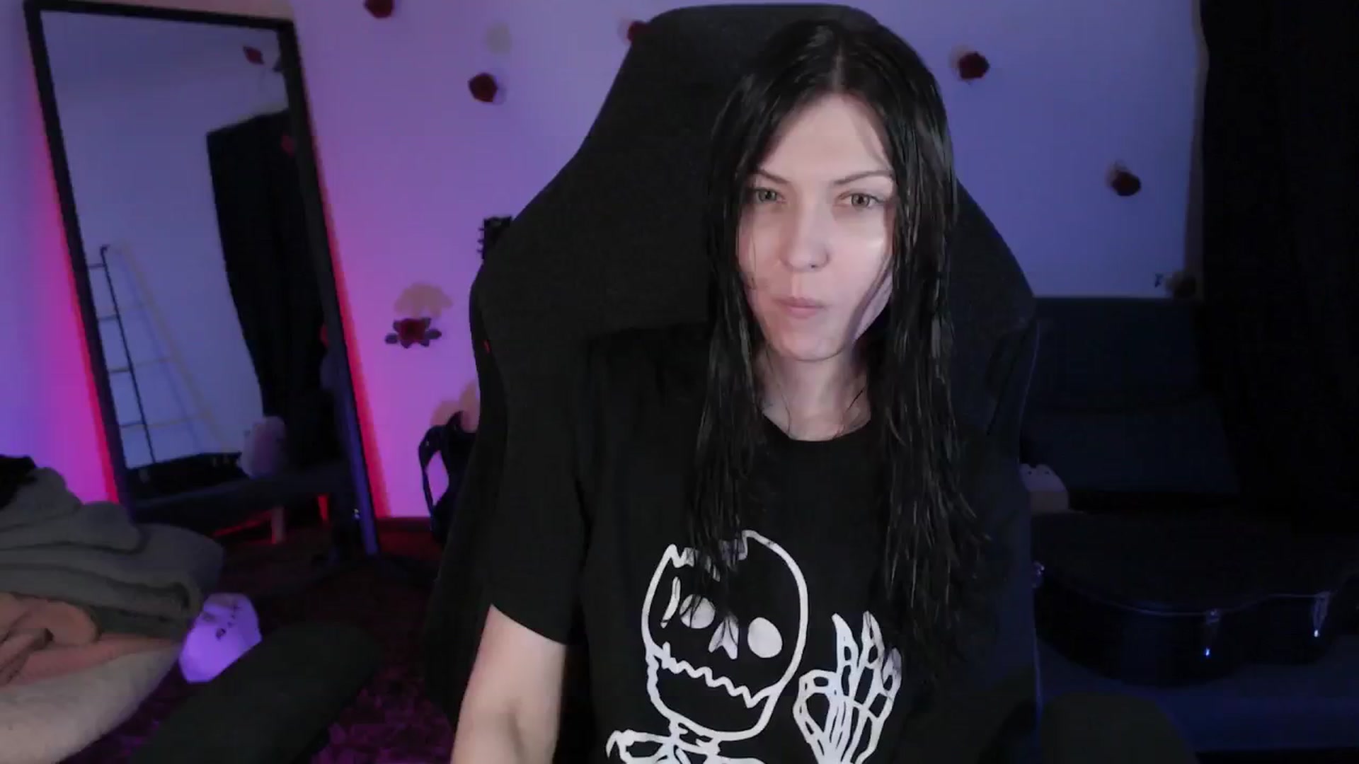 Gallery image thumbnail from RoomToAvoid's myfreecams stream on, 04/29/2024, 06:50 image 12 of 20