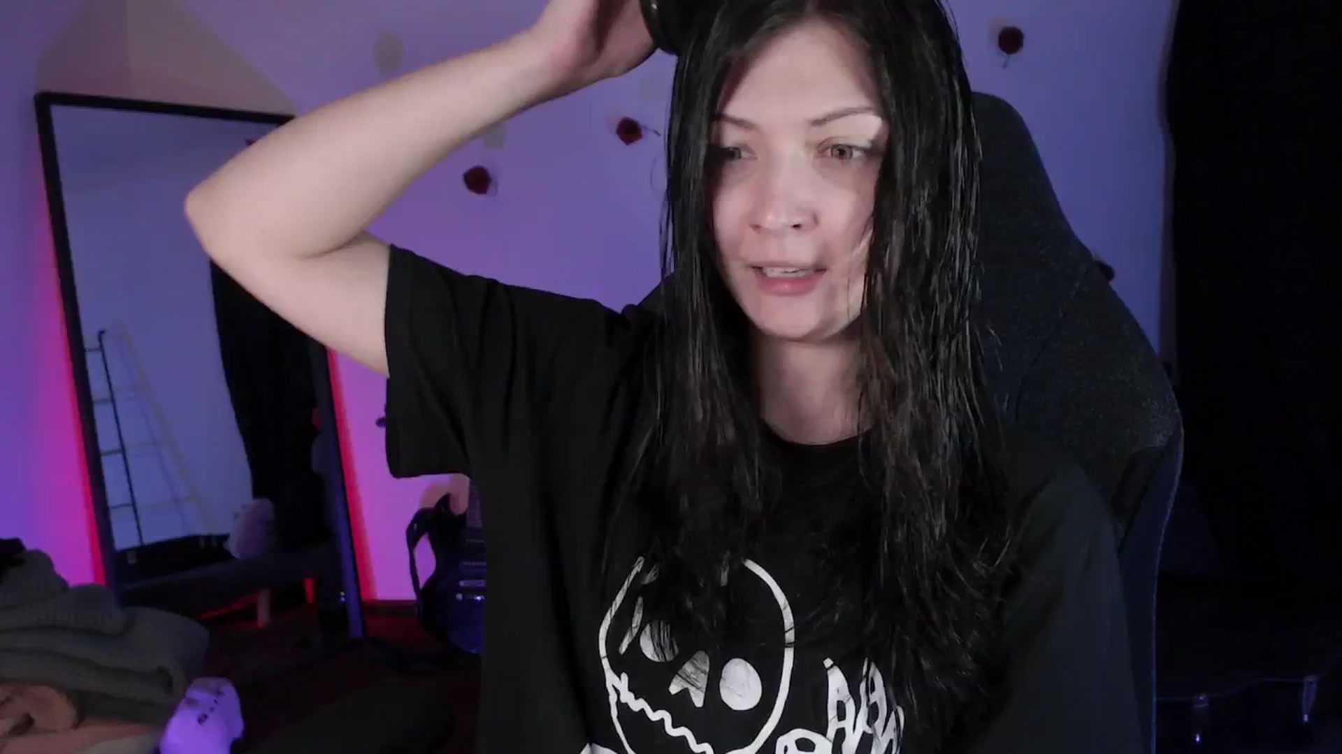 Gallery image thumbnail from RoomToAvoid's myfreecams stream on, 04/29/2024, 06:50 image 13 of 20