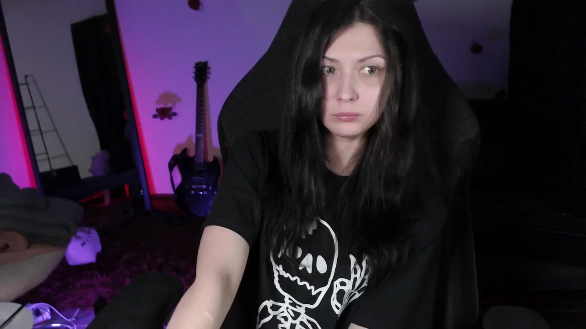 Gallery image thumbnail from RoomToAvoid's myfreecams stream on, 04/29/2024, 08:26 image 6 of 20