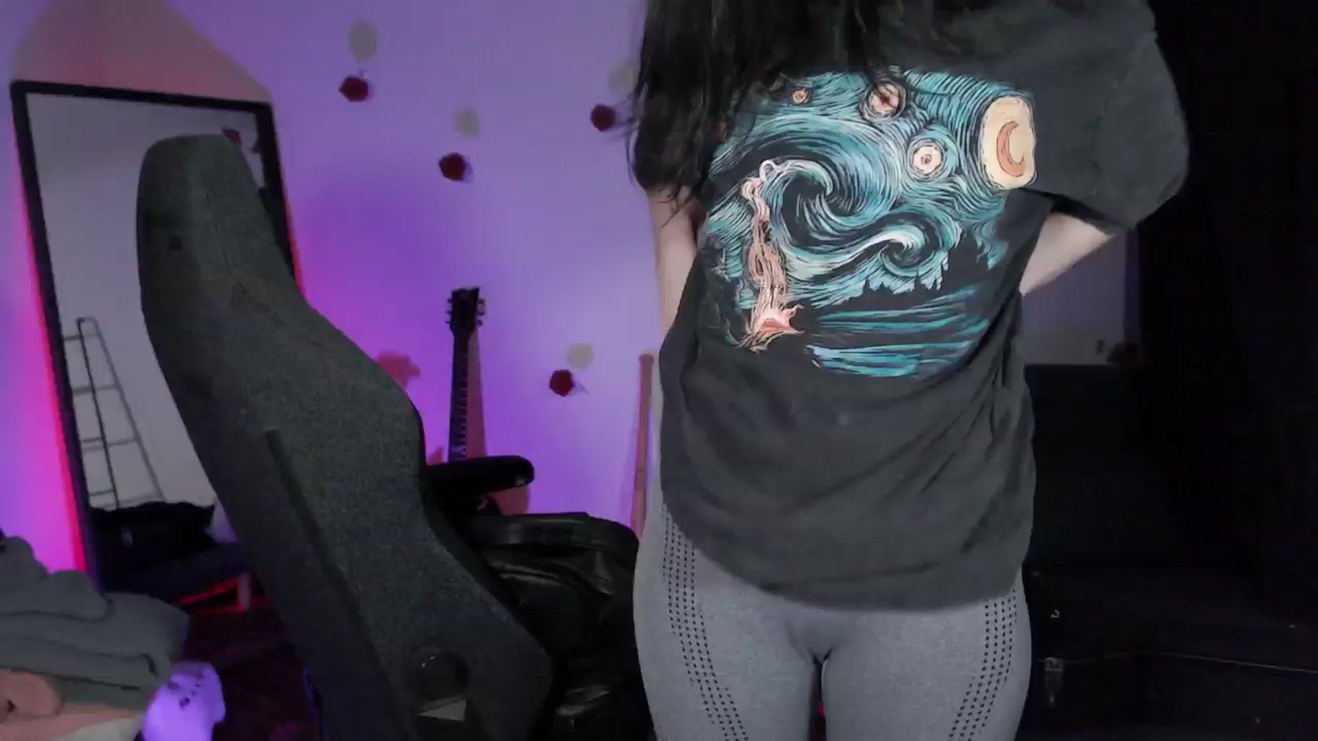 Gallery image thumbnail from RoomToAvoid's myfreecams stream on, 04/29/2024, 08:26 image 15 of 20