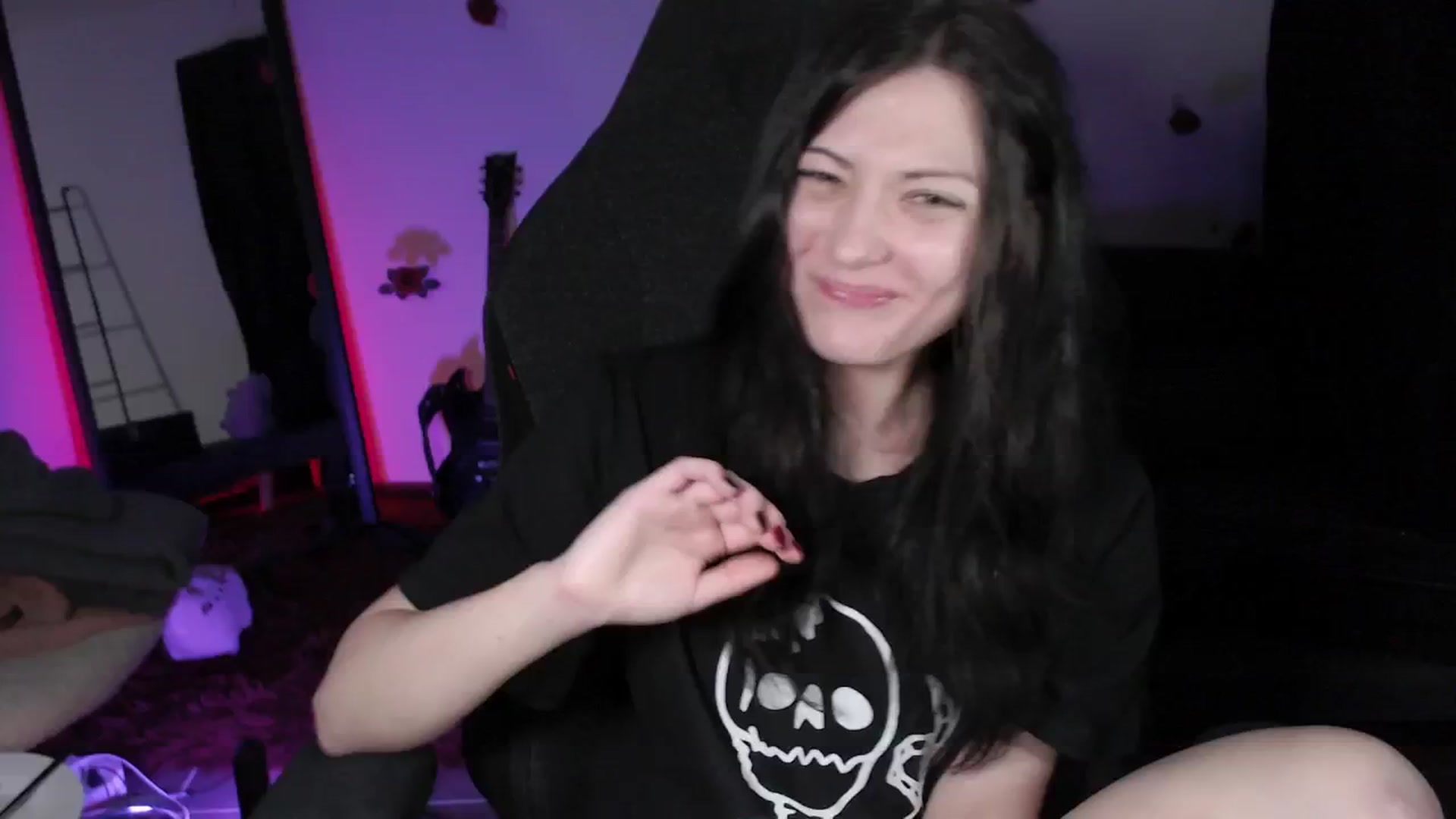 Gallery image thumbnail from RoomToAvoid's myfreecams stream on, 04/29/2024, 08:26 image 8 of 20