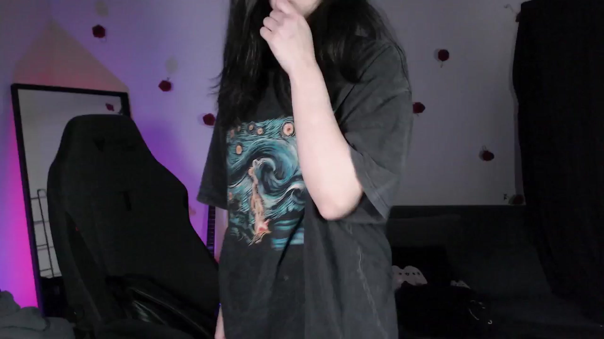 Gallery image thumbnail from RoomToAvoid's myfreecams stream on, 04/29/2024, 08:26 image 16 of 20