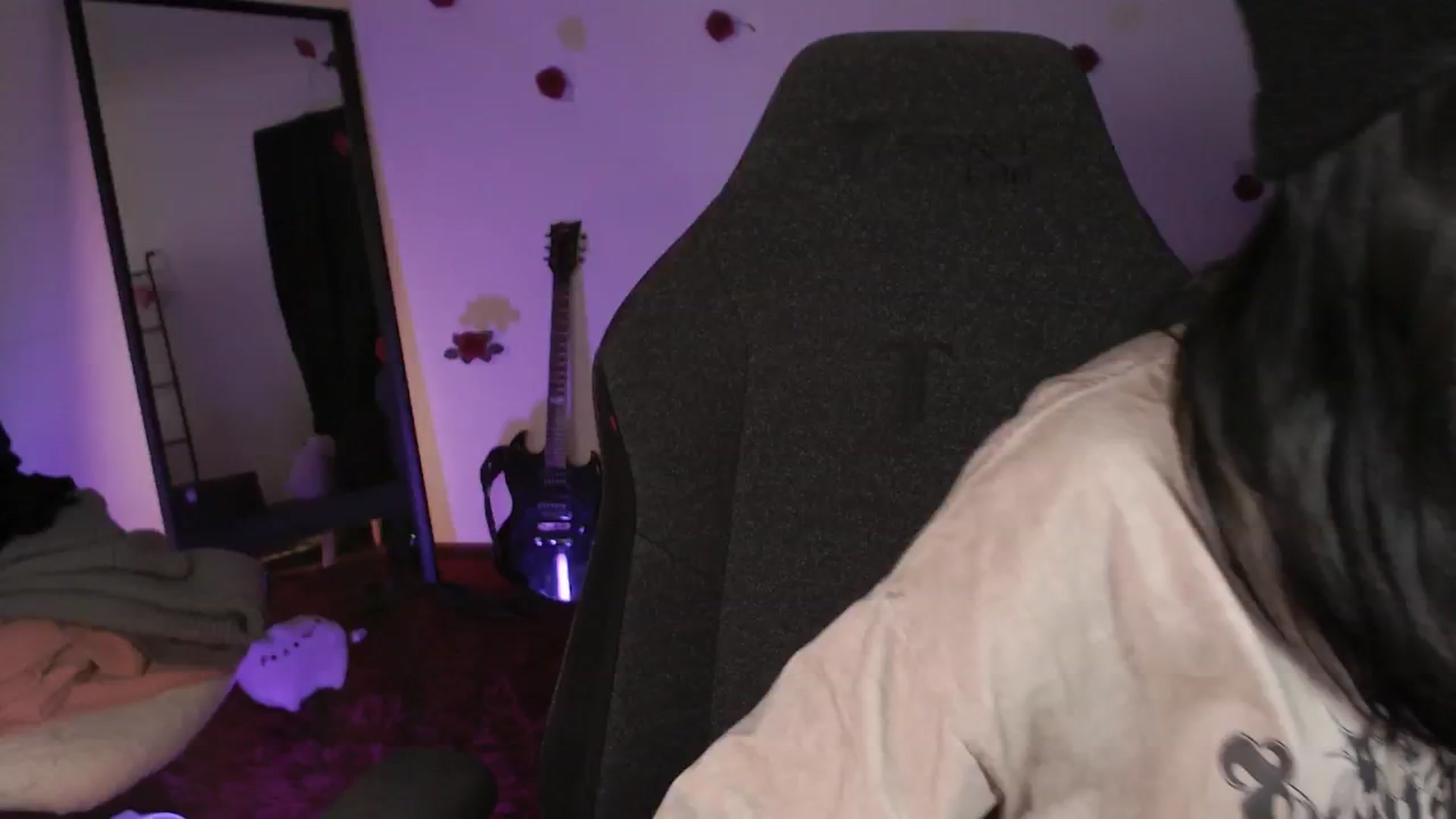 Gallery image thumbnail from RoomToAvoid's myfreecams stream on, 04/30/2024, 02:55 image 4 of 20