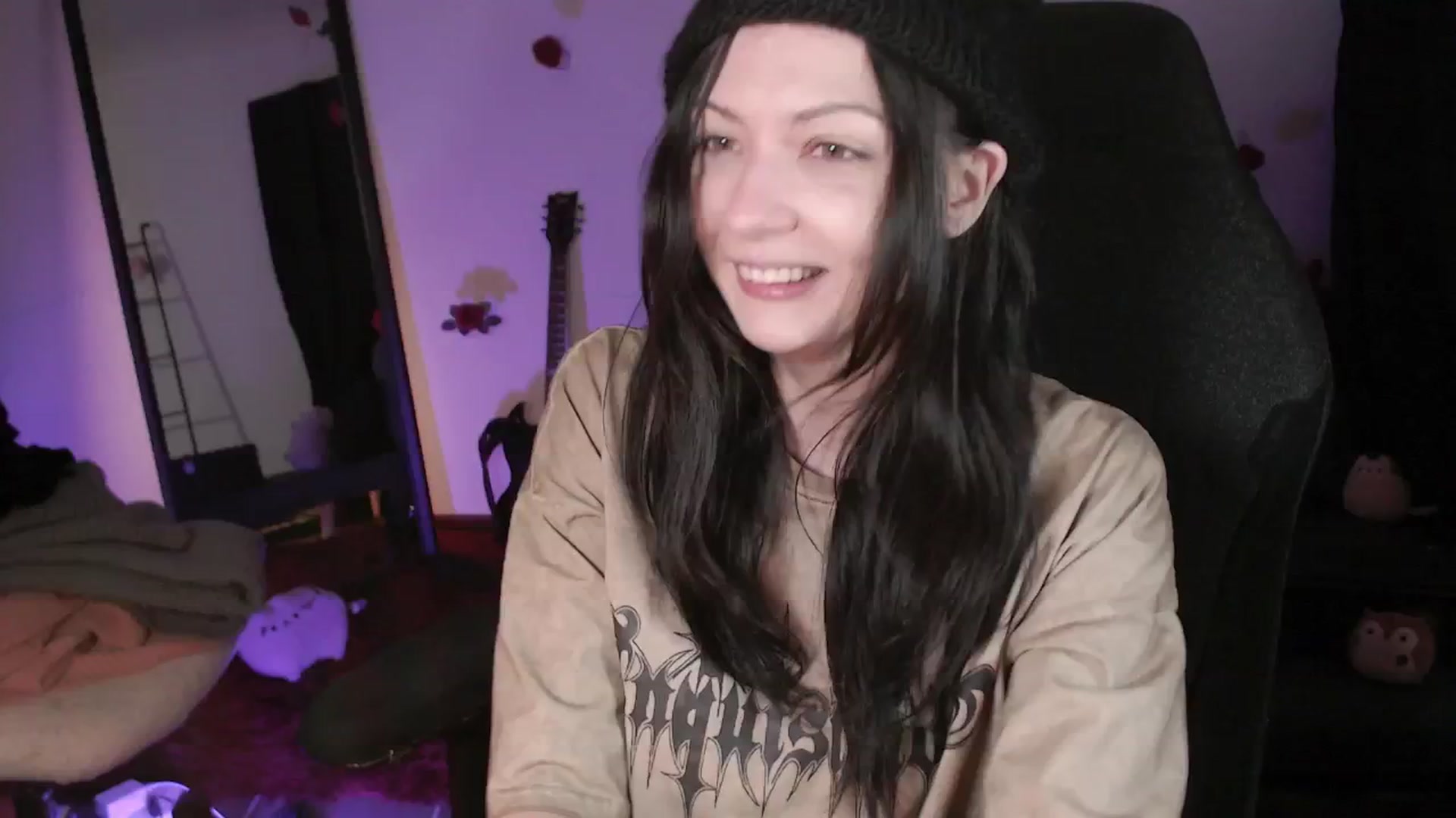 Gallery image thumbnail from RoomToAvoid's myfreecams stream on, 04/30/2024, 02:55 image 16 of 20