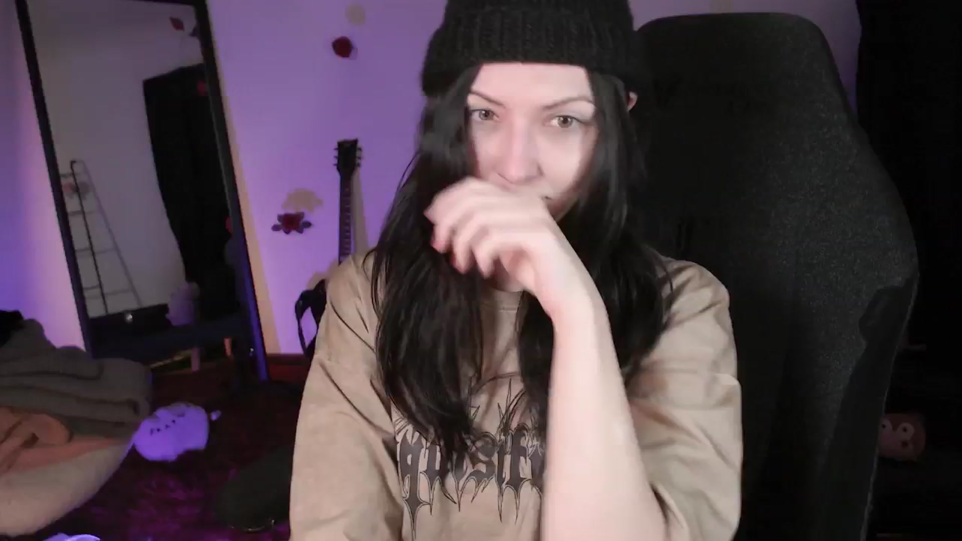 Gallery image thumbnail from RoomToAvoid's myfreecams stream on, 04/30/2024, 03:43 image 17 of 20
