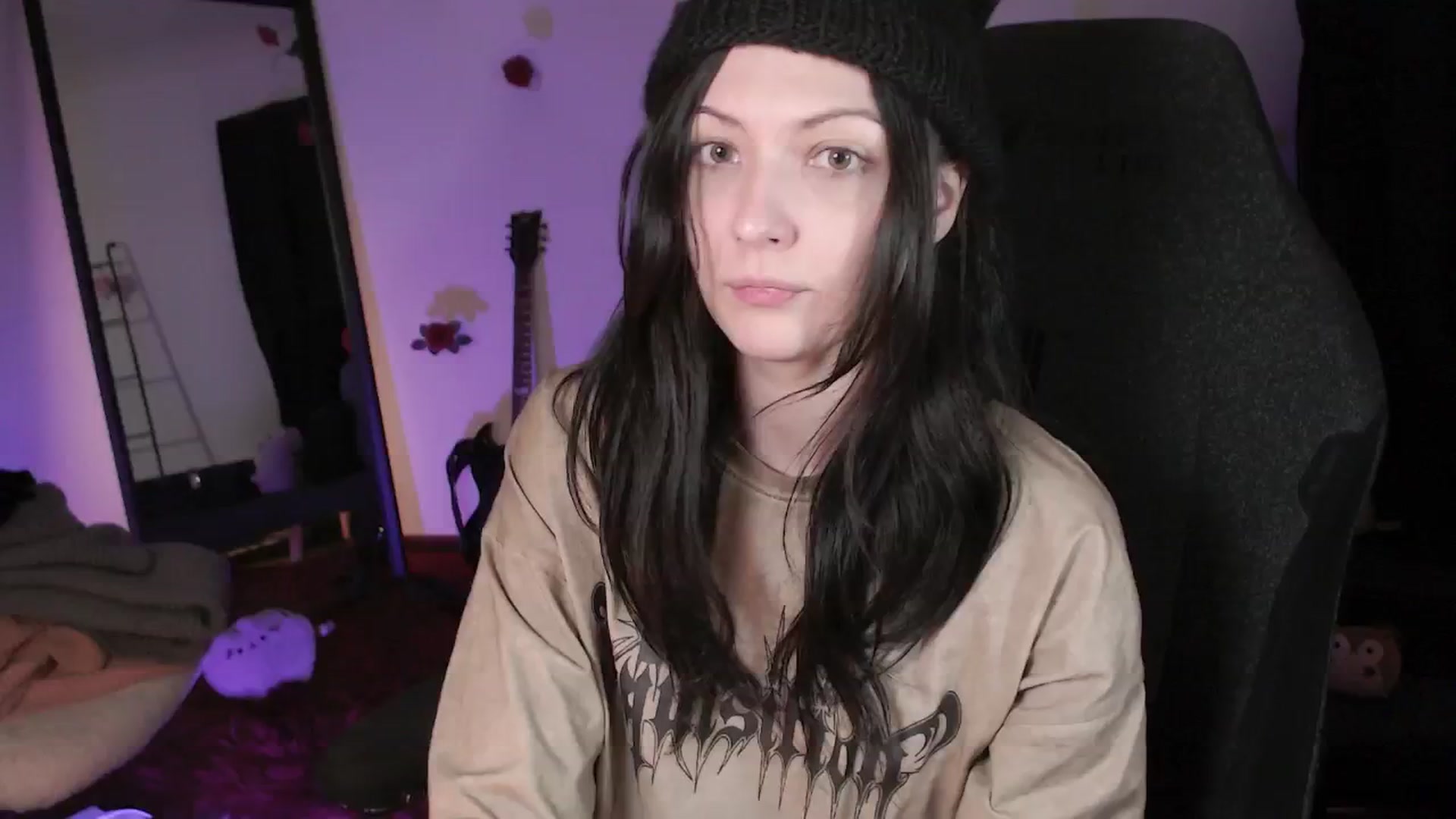 Gallery image thumbnail from RoomToAvoid's myfreecams stream on, 04/30/2024, 03:43 image 16 of 20