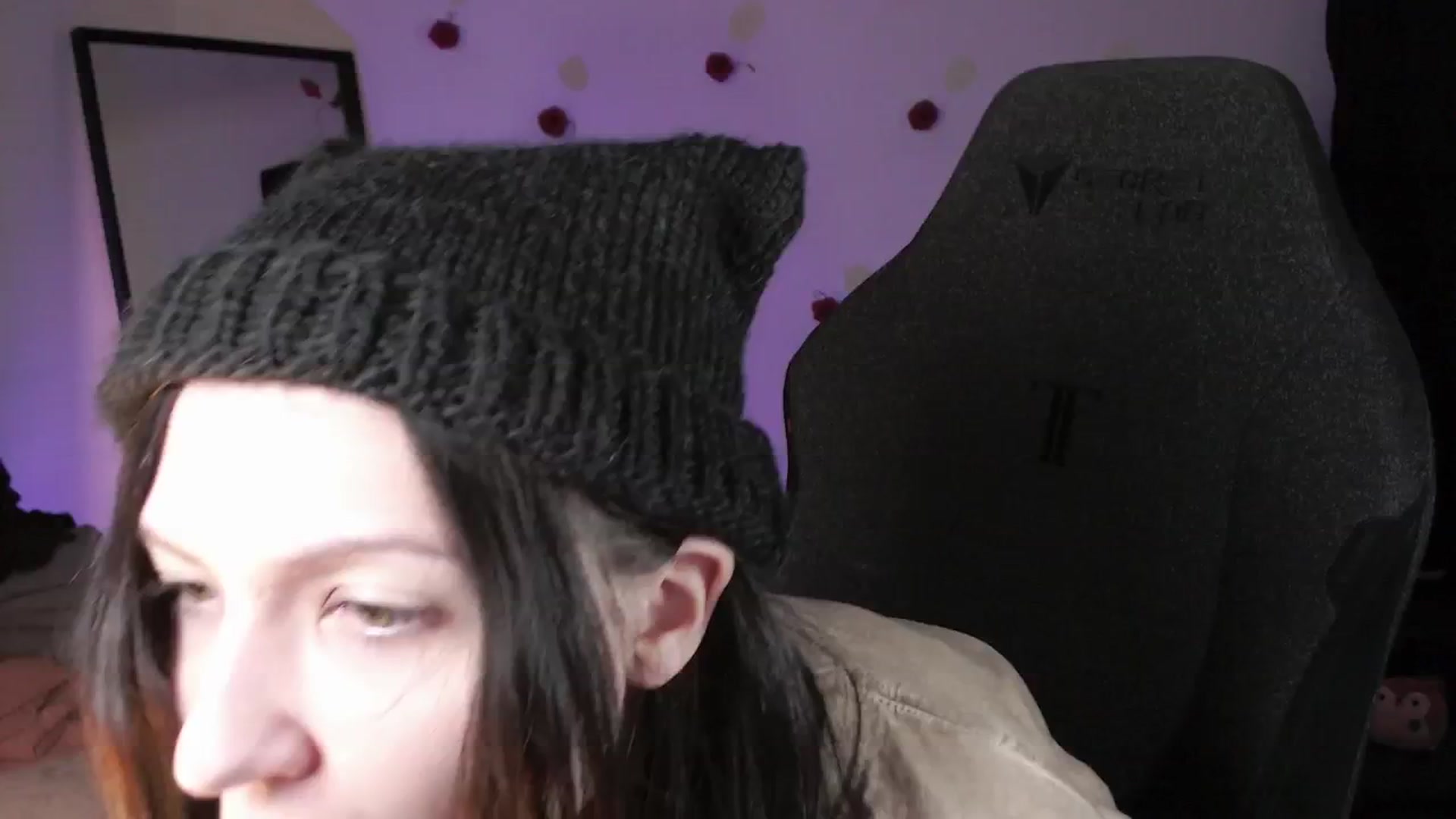 Gallery image thumbnail from RoomToAvoid's myfreecams stream on, 04/30/2024, 03:43 image 8 of 20