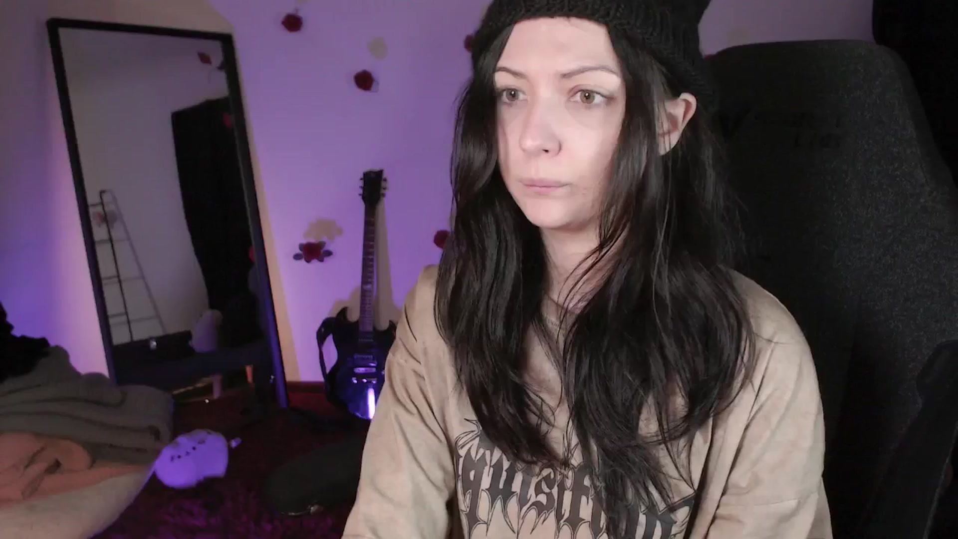 Gallery image thumbnail from RoomToAvoid's myfreecams stream on, 04/30/2024, 03:43 image 11 of 20