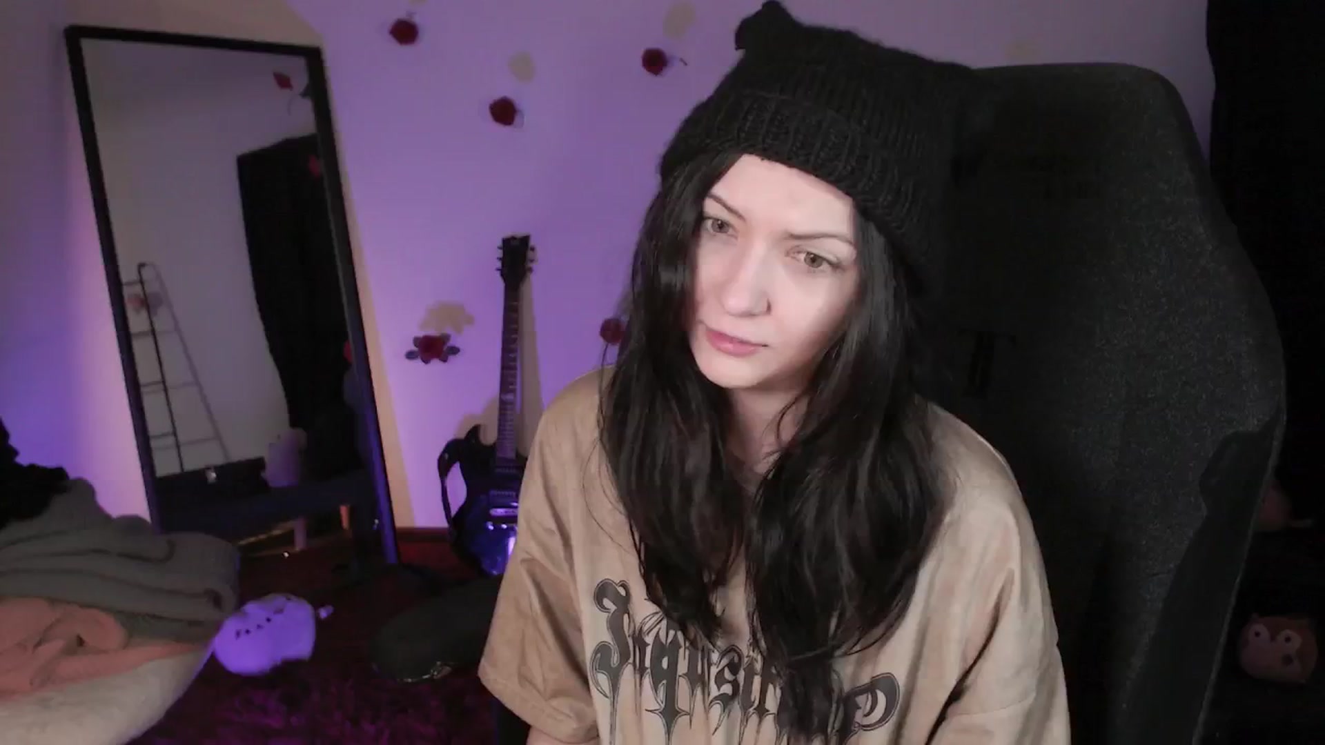 Gallery image thumbnail from RoomToAvoid's myfreecams stream on, 04/30/2024, 03:43 image 6 of 20