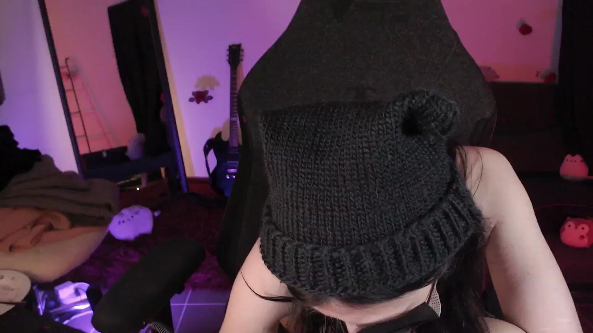 Gallery image thumbnail from RoomToAvoid's myfreecams stream on, 04/30/2024, 06:11 image 9 of 20
