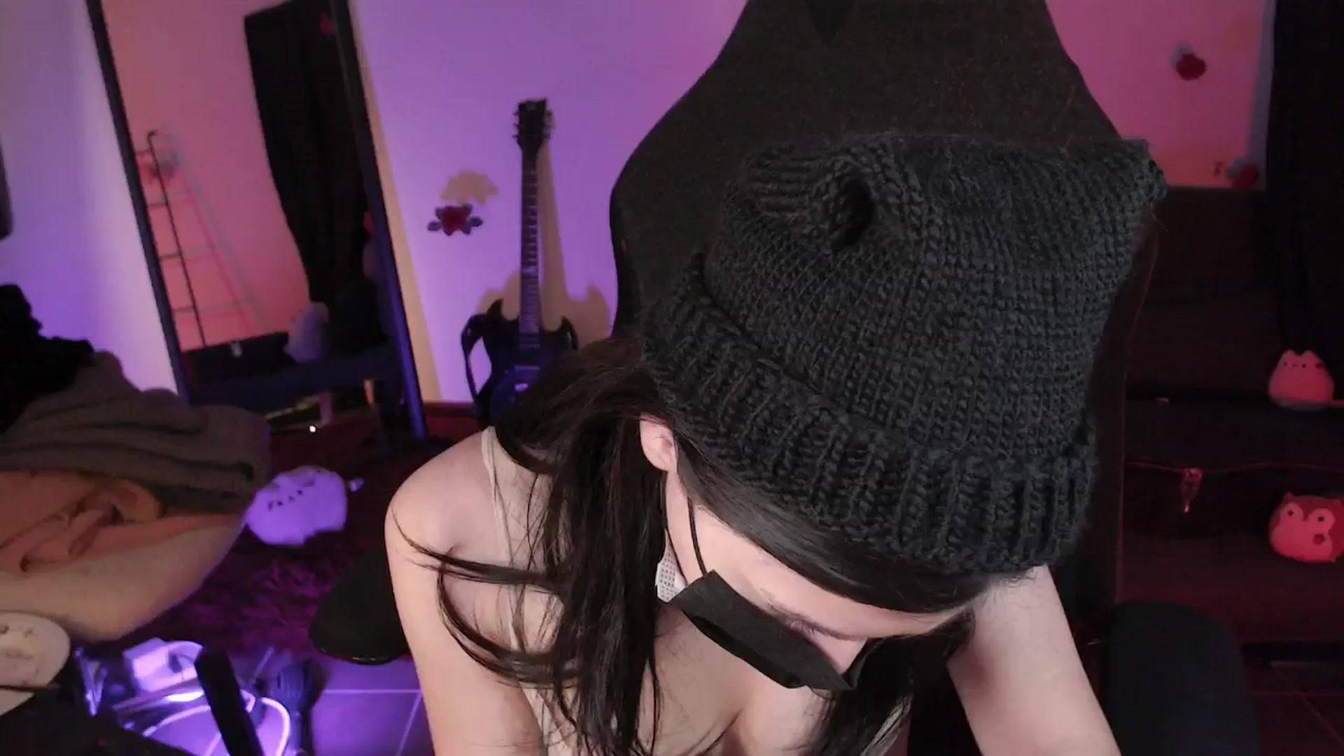 Gallery image thumbnail from RoomToAvoid's myfreecams stream on, 04/30/2024, 06:11 image 7 of 20