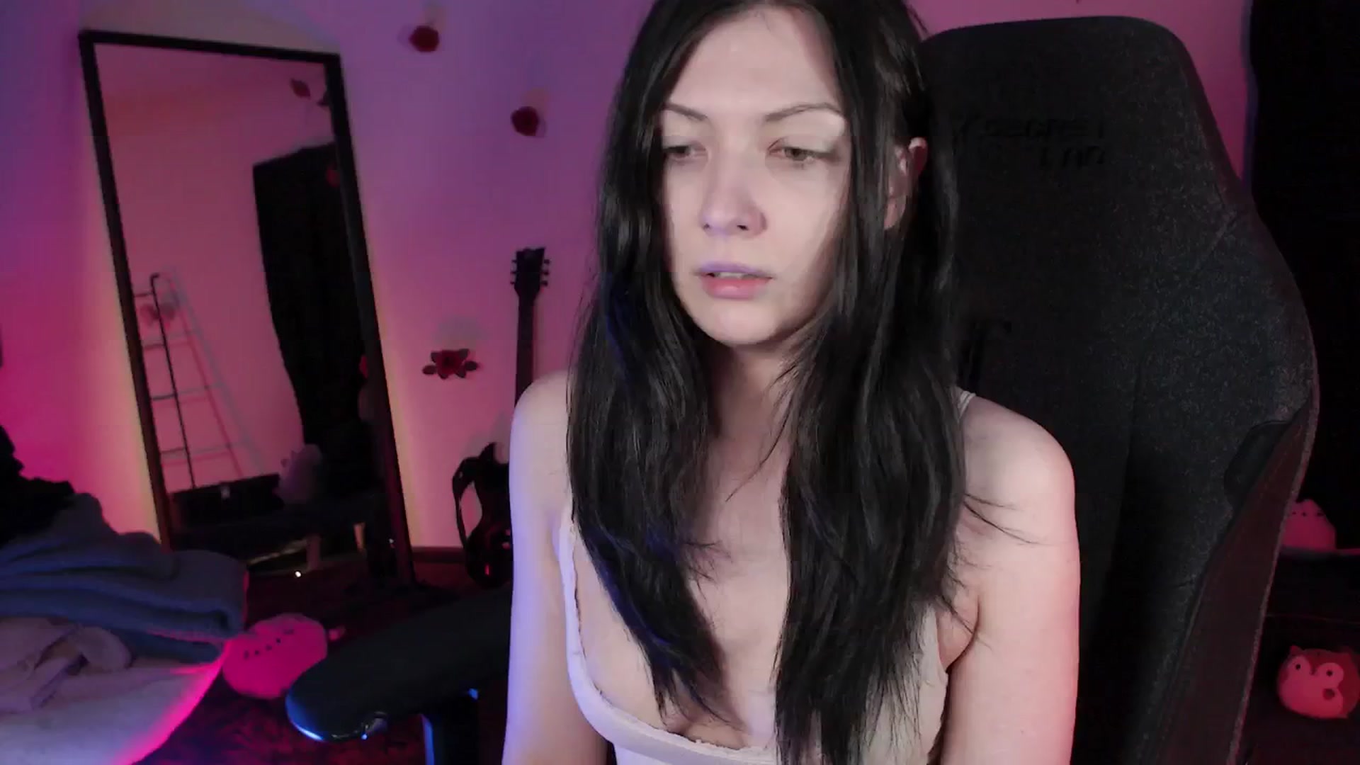 Gallery image thumbnail from RoomToAvoid's myfreecams stream on, 04/30/2024, 07:42 image 9 of 20