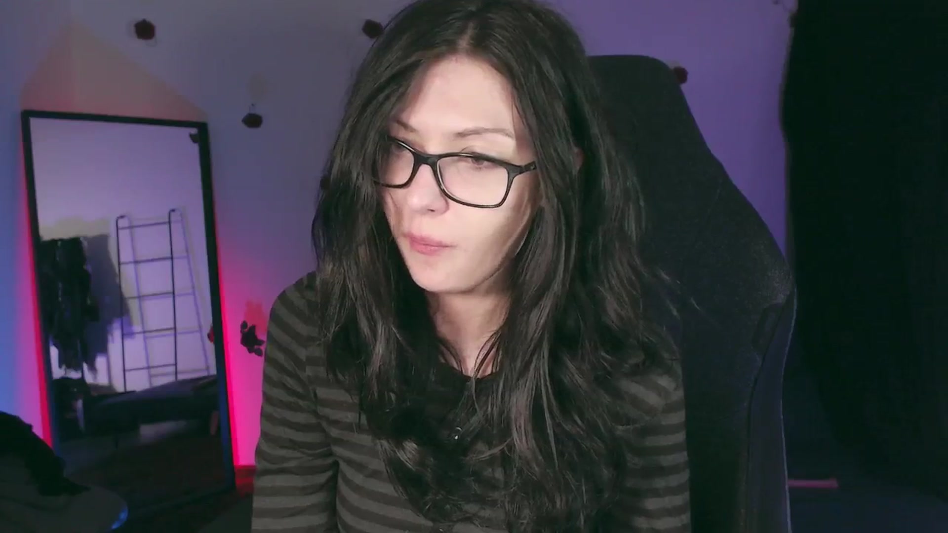 Gallery image thumbnail from RoomToAvoid's myfreecams stream on, 05/02/2024, 06:26 image 15 of 20