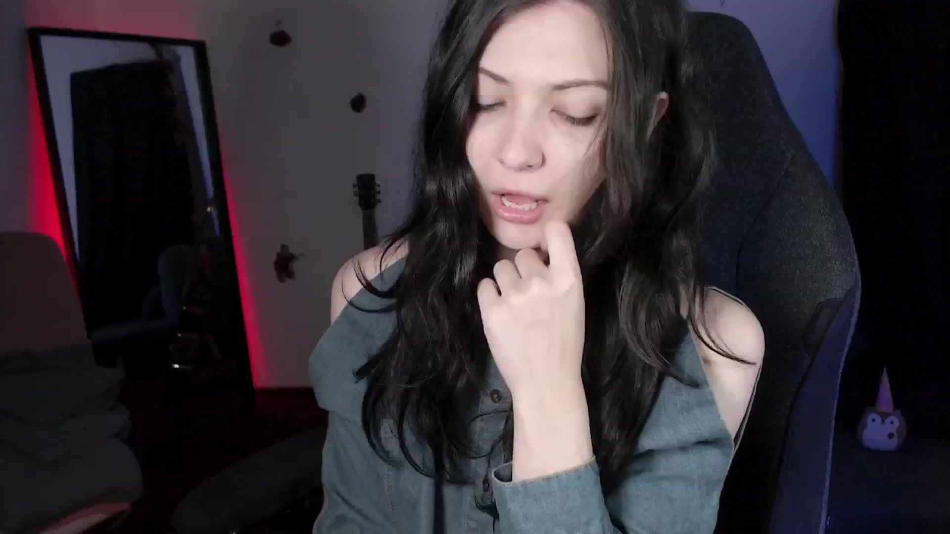 Gallery image thumbnail from RoomToAvoid's myfreecams stream on, 05/05/2024, 02:54 image 15 of 20