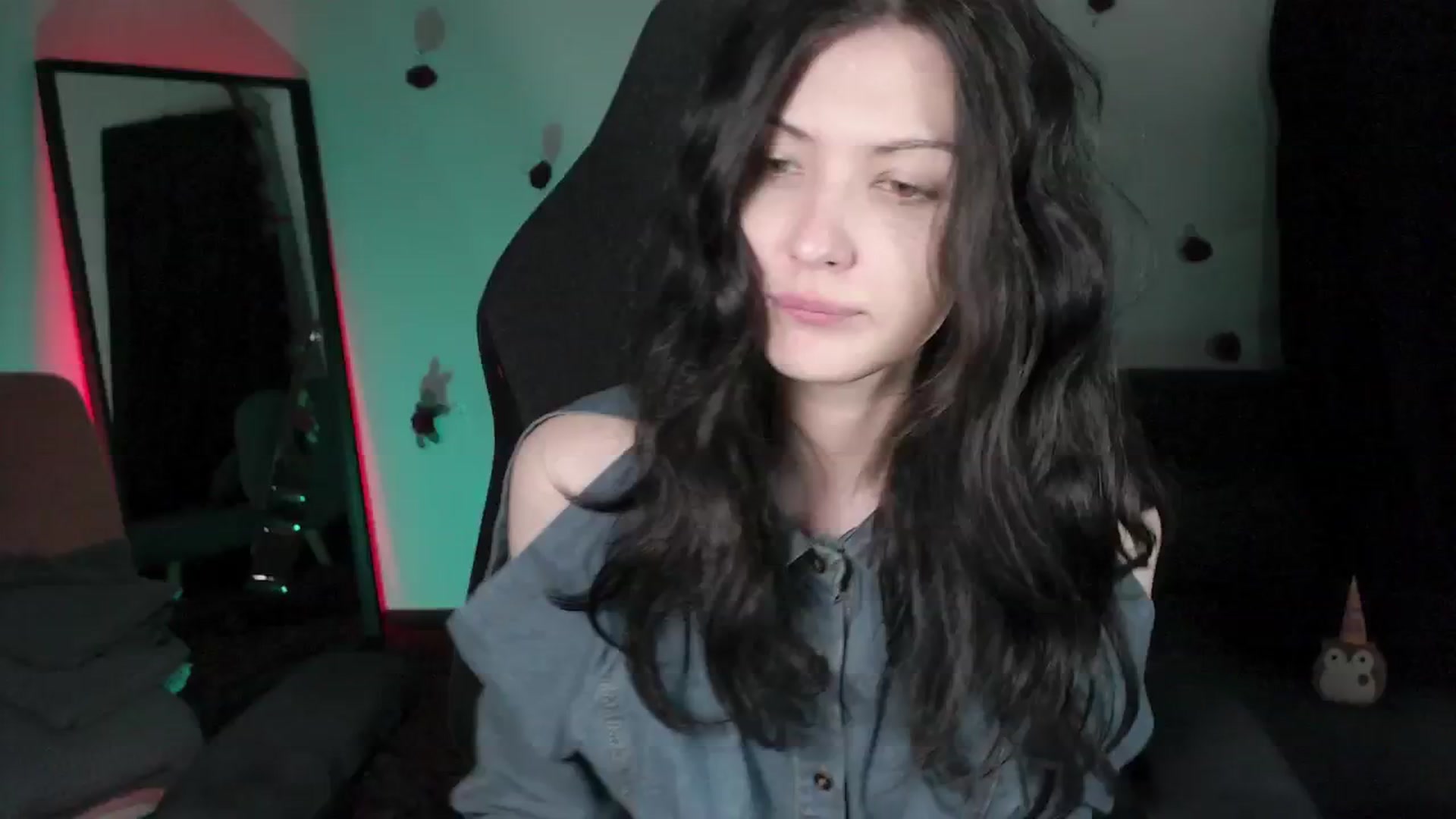 Gallery image thumbnail from RoomToAvoid's myfreecams stream on, 05/05/2024, 04:51 image 12 of 20