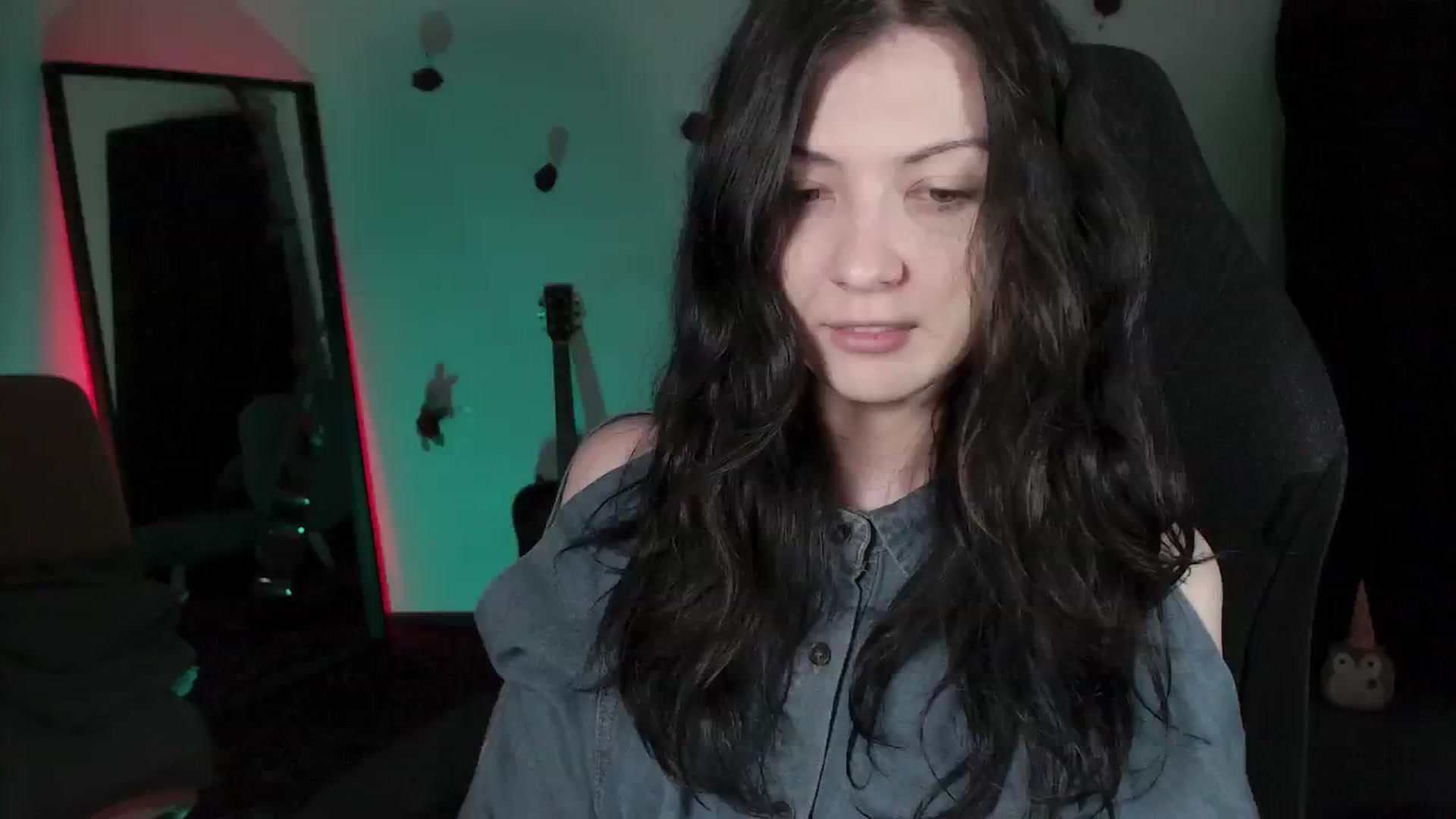 Gallery image thumbnail from RoomToAvoid's myfreecams stream on, 05/05/2024, 04:51 image 7 of 20