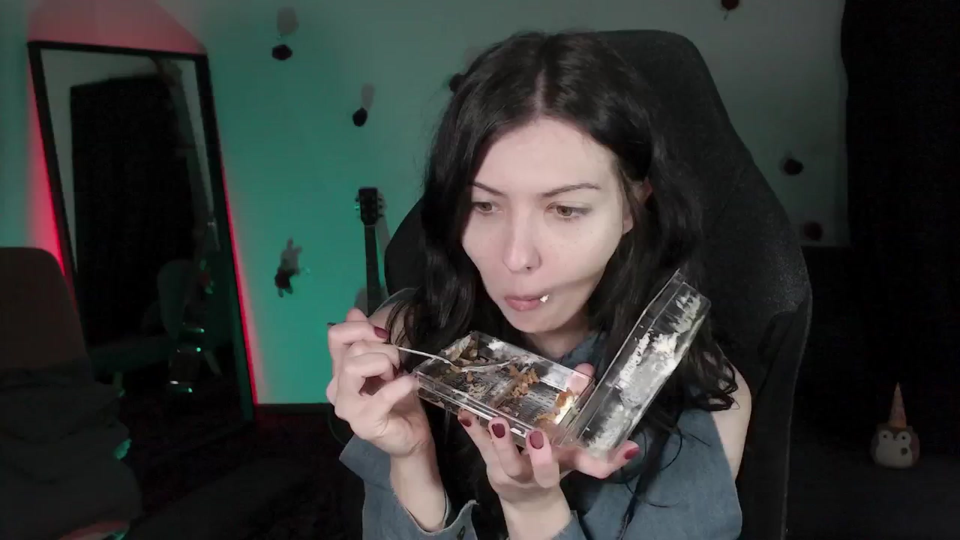 Gallery image thumbnail from RoomToAvoid's myfreecams stream on, 05/05/2024, 04:51 image 9 of 20
