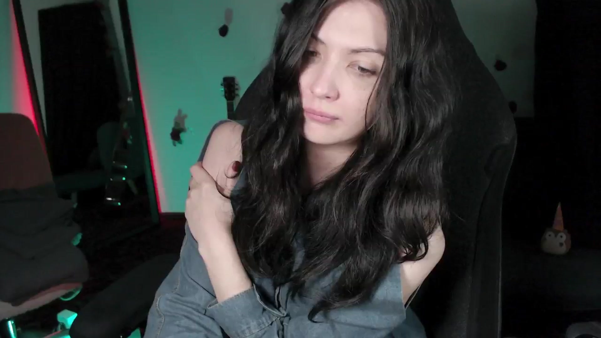 Gallery image thumbnail from RoomToAvoid's myfreecams stream on, 05/05/2024, 04:51 image 19 of 20