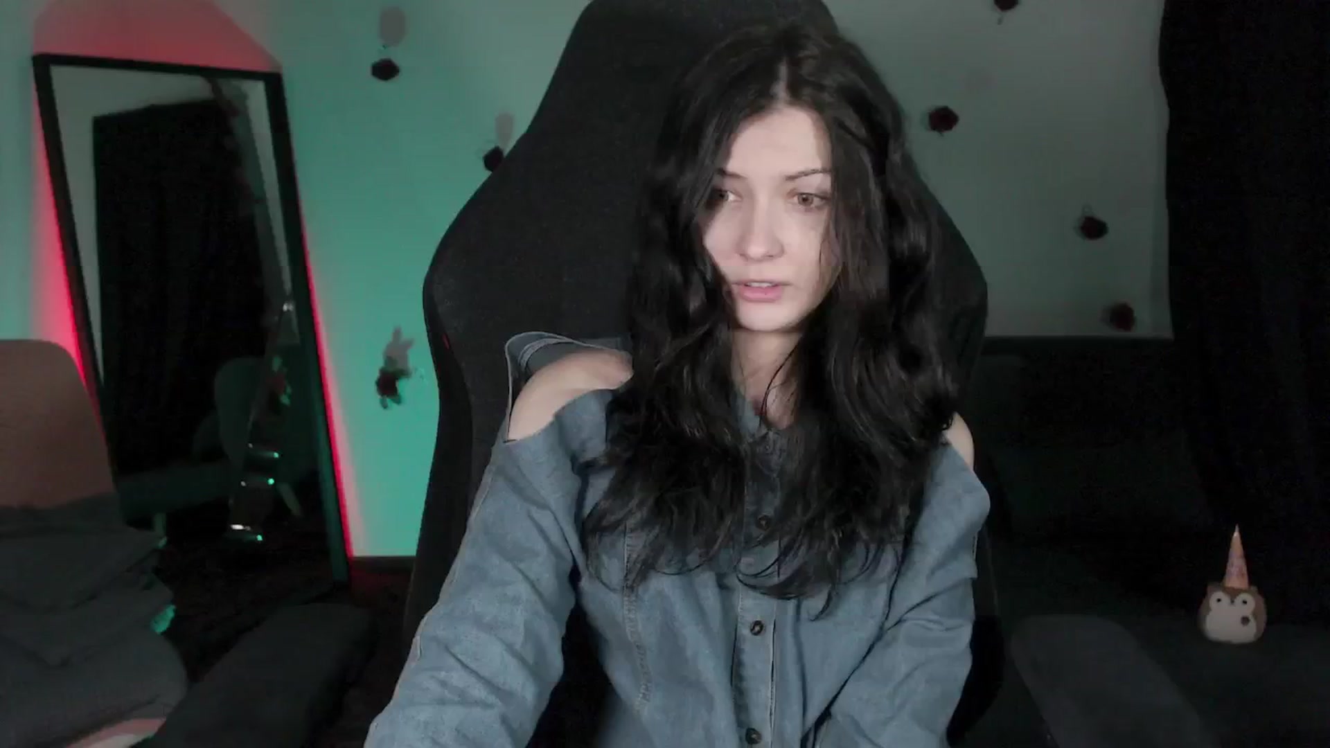 Gallery image thumbnail from RoomToAvoid's myfreecams stream on, 05/05/2024, 04:51 image 11 of 20