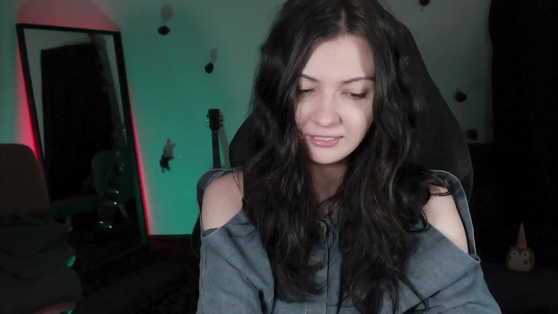 Gallery image thumbnail from RoomToAvoid's myfreecams stream on, 05/05/2024, 04:51 image 8 of 20