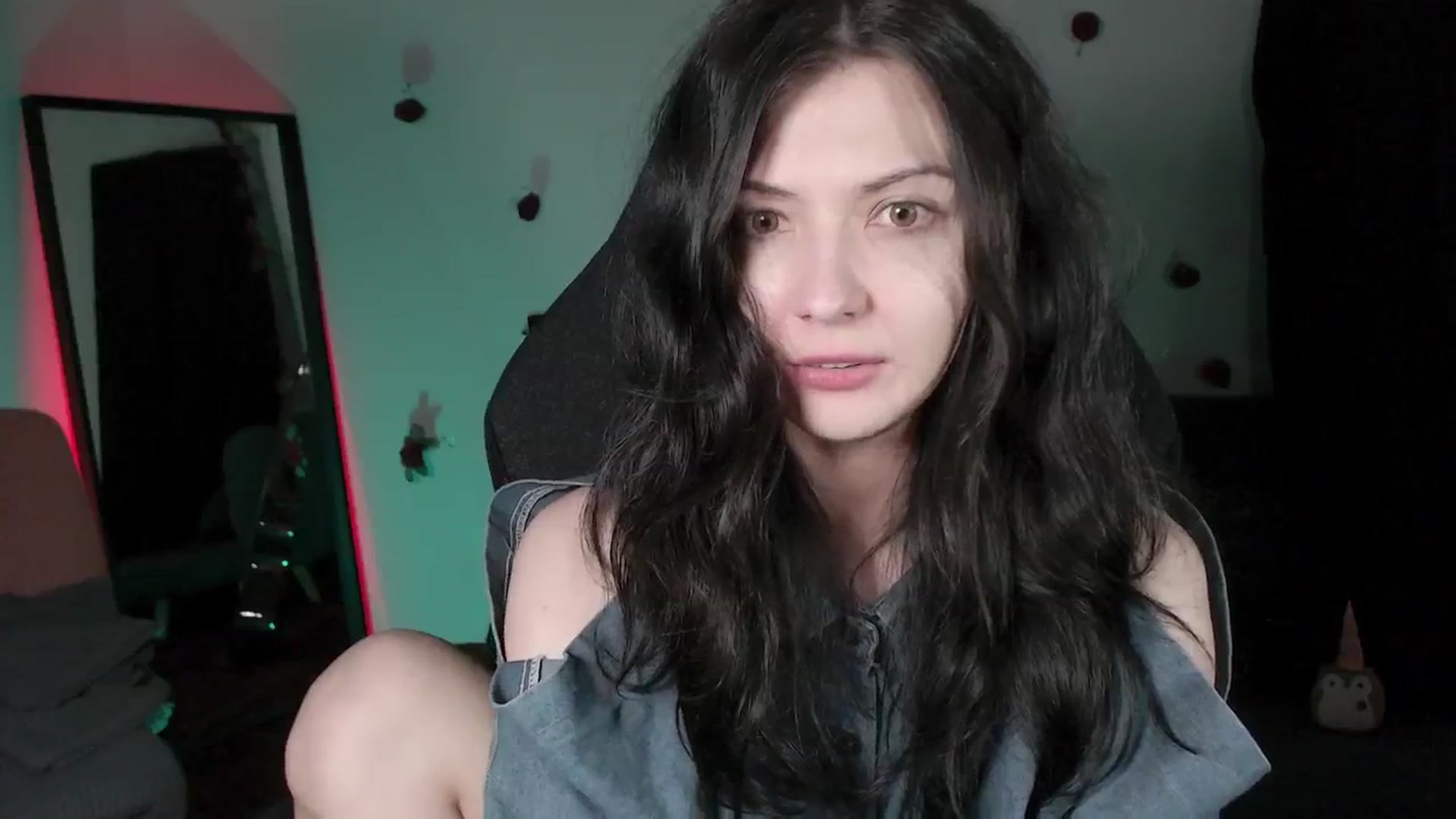 Gallery image thumbnail from RoomToAvoid's myfreecams stream on, 05/05/2024, 06:37 image 16 of 20