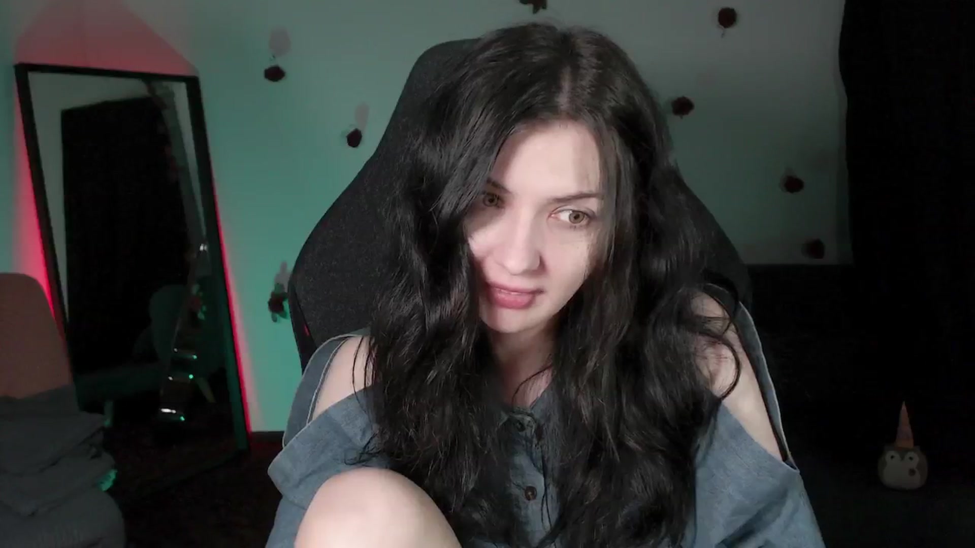Gallery image thumbnail from RoomToAvoid's myfreecams stream on, 05/05/2024, 06:37 image 18 of 20