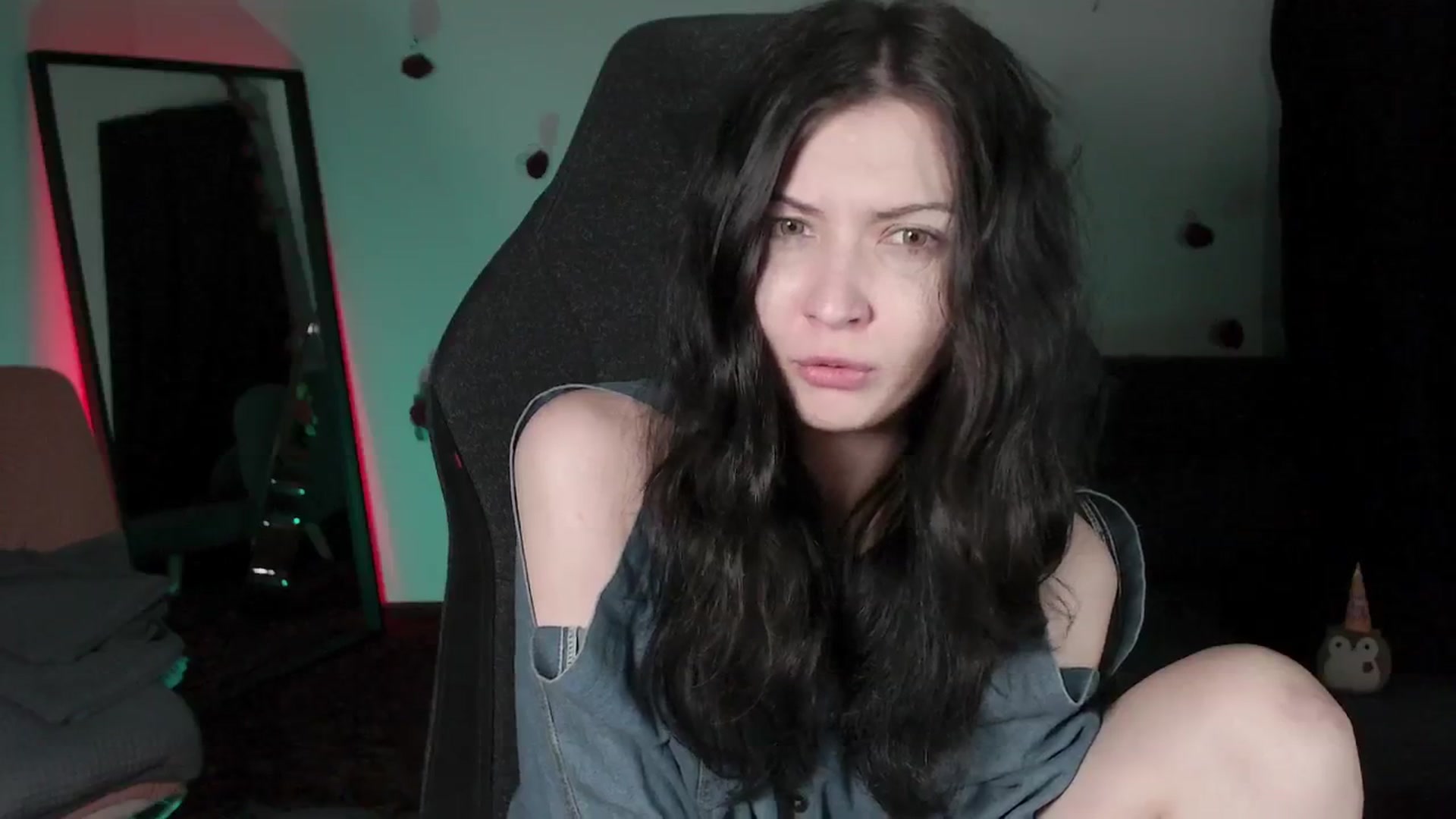 Gallery image thumbnail from RoomToAvoid's myfreecams stream on, 05/05/2024, 06:37 image 8 of 20