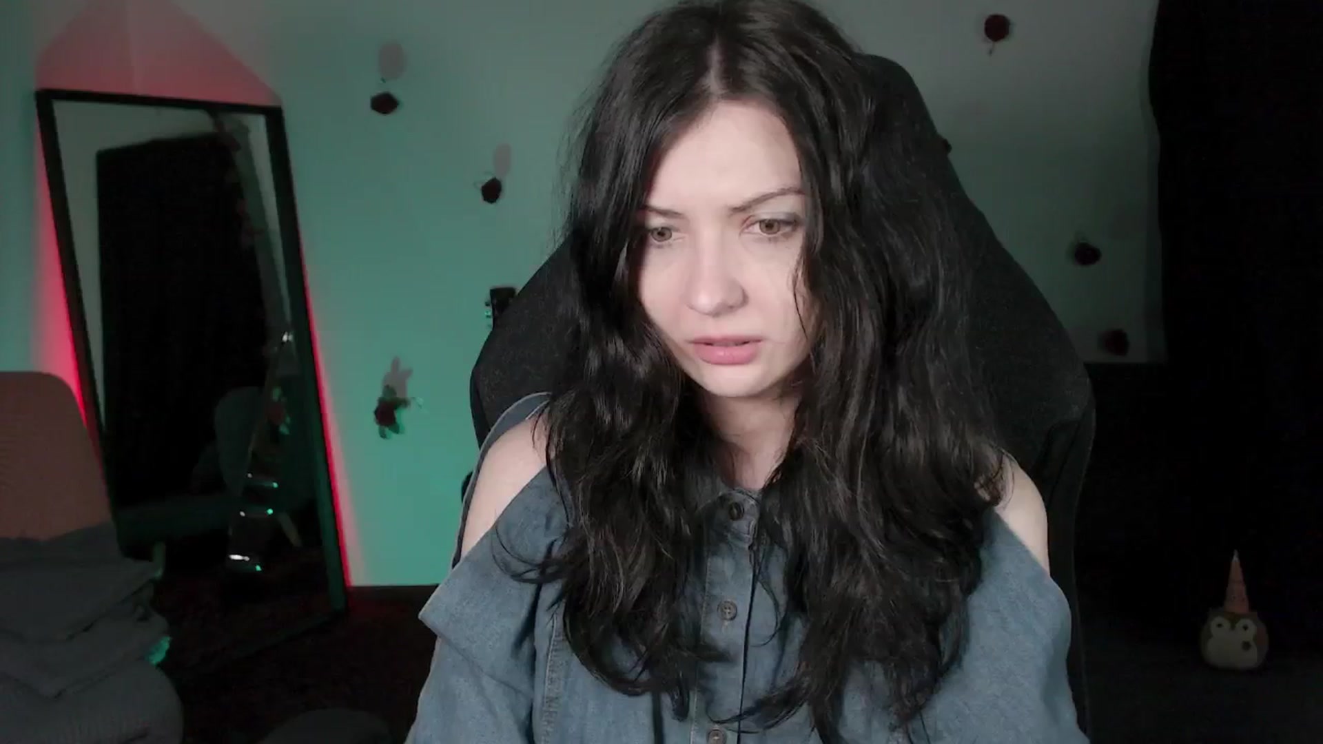 Gallery image thumbnail from RoomToAvoid's myfreecams stream on, 05/05/2024, 06:37 image 4 of 20