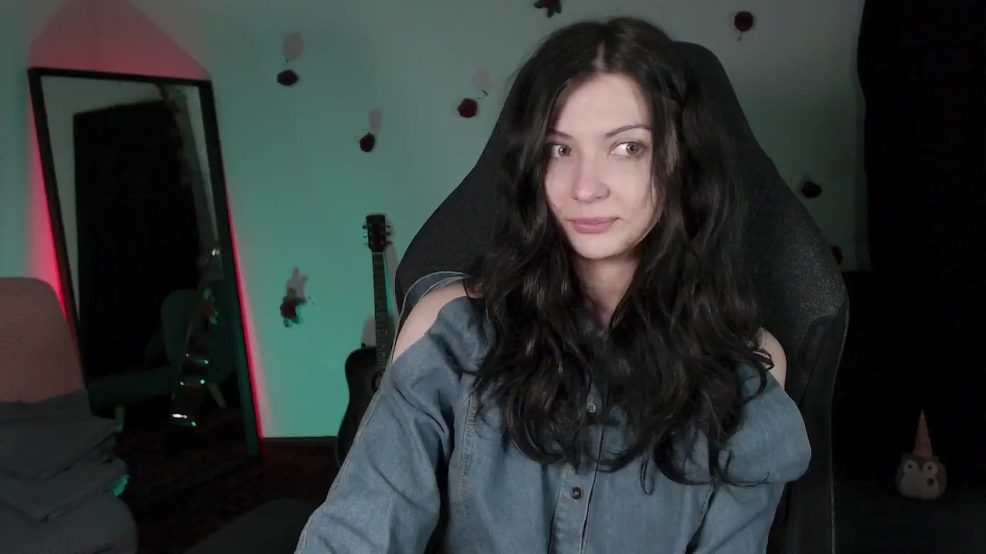 Gallery image thumbnail from RoomToAvoid's myfreecams stream on, 05/05/2024, 06:37 image 2 of 20