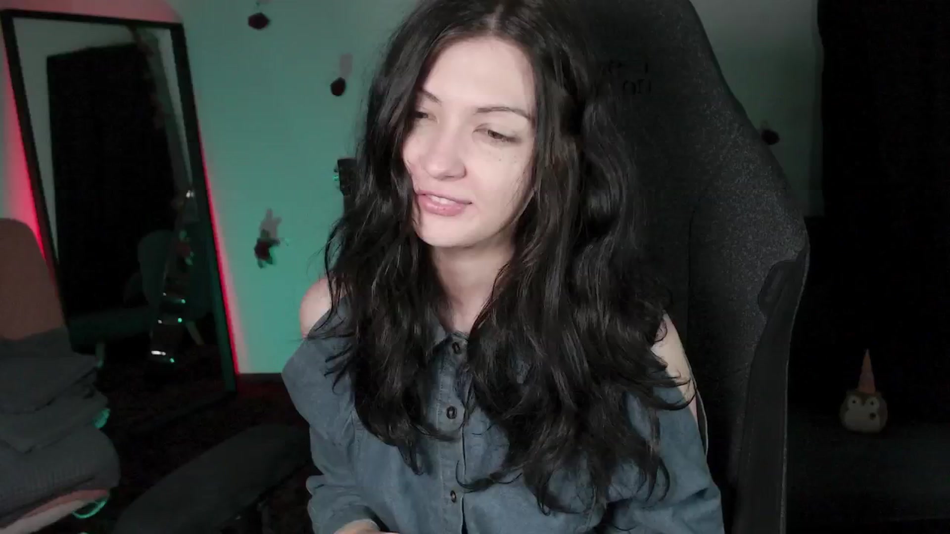 Gallery image thumbnail from RoomToAvoid's myfreecams stream on, 05/05/2024, 06:37 image 1 of 20