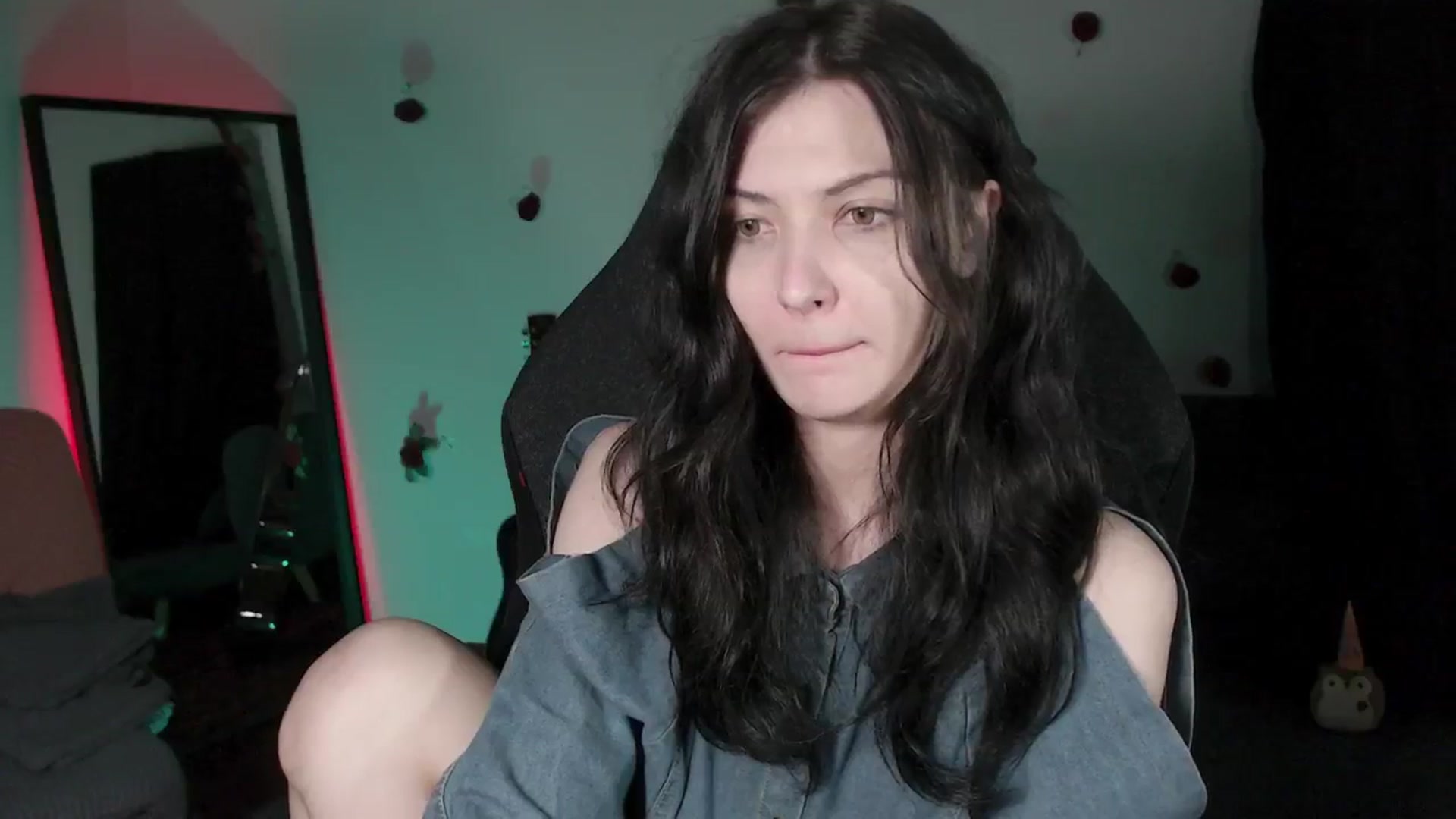 Gallery image thumbnail from RoomToAvoid's myfreecams stream on, 05/05/2024, 06:37 image 17 of 20