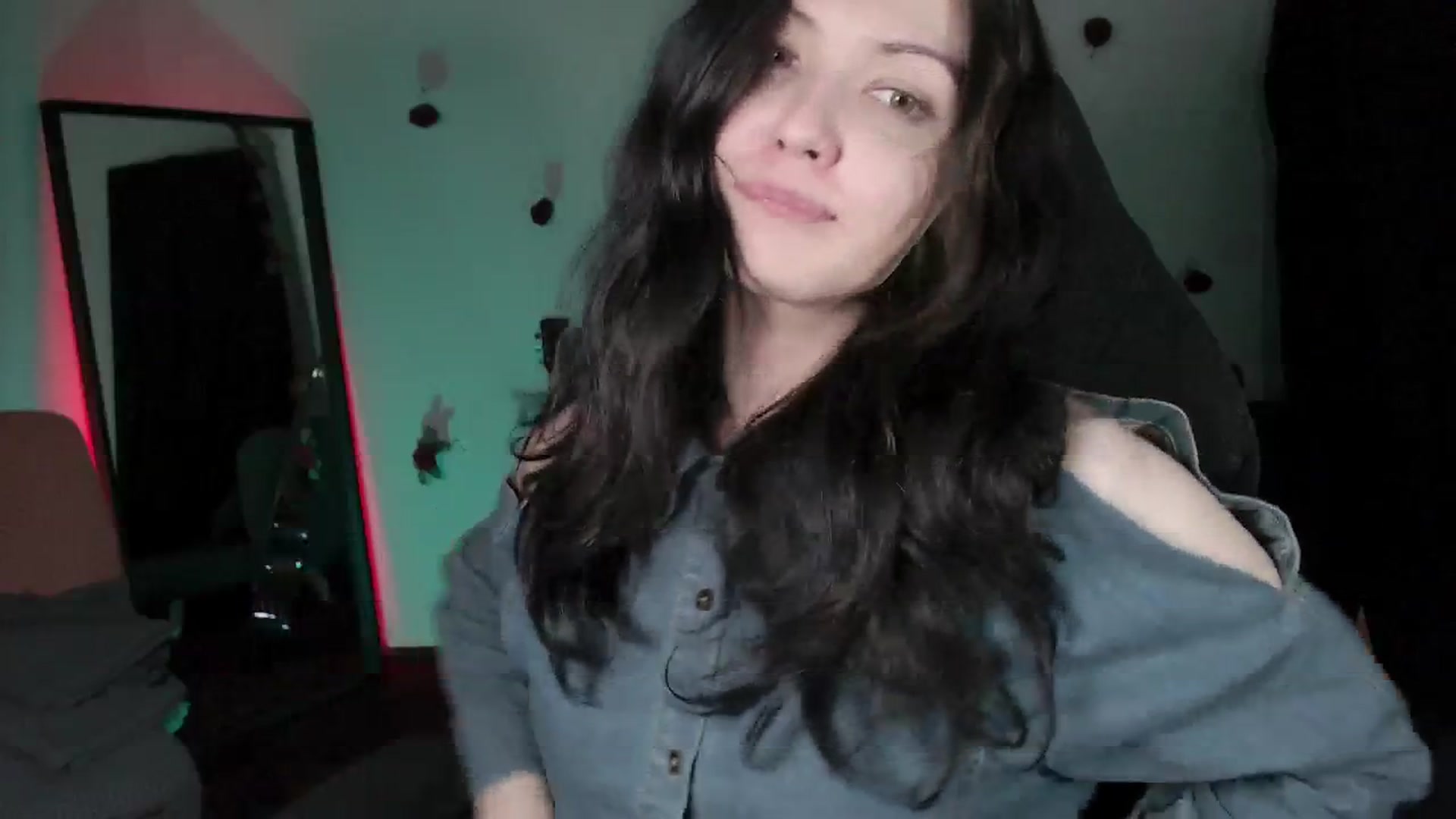 Gallery image thumbnail from RoomToAvoid's myfreecams stream on, 05/05/2024, 06:37 image 3 of 20
