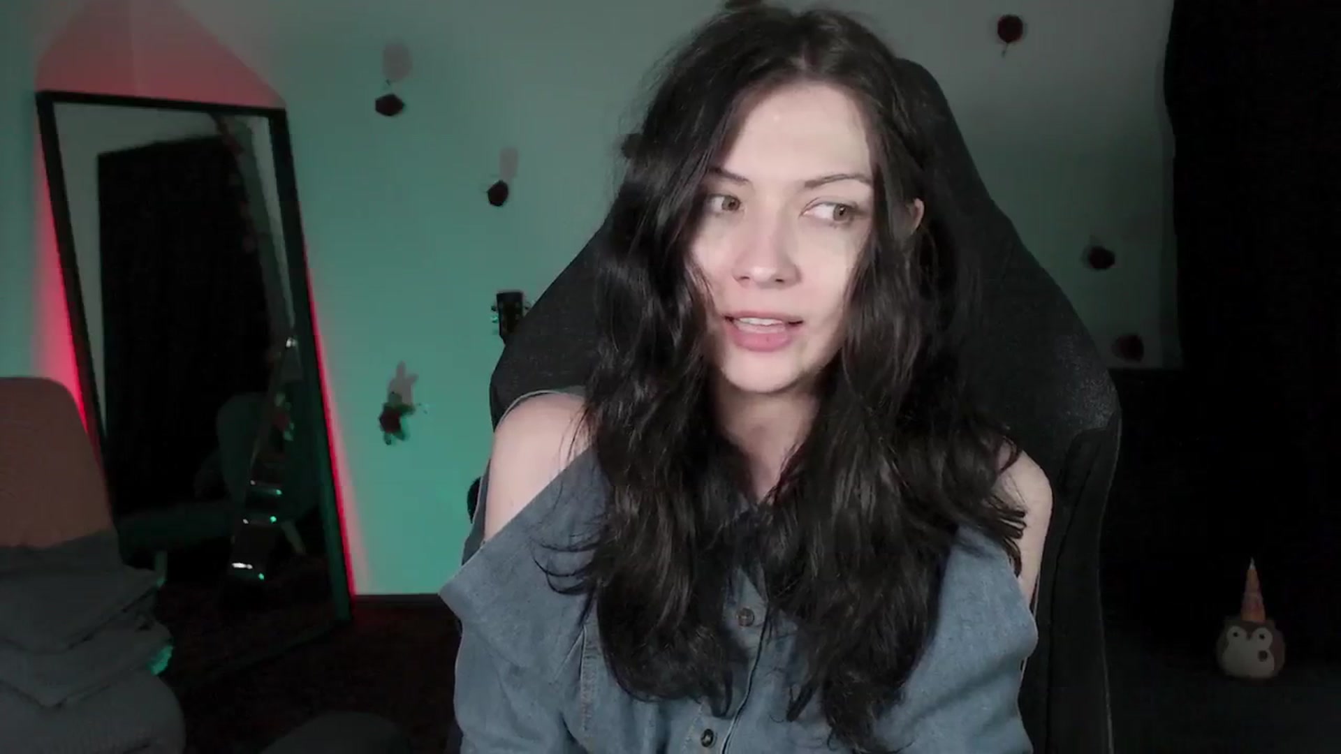 Gallery image thumbnail from RoomToAvoid's myfreecams stream on, 05/05/2024, 06:37 image 7 of 20