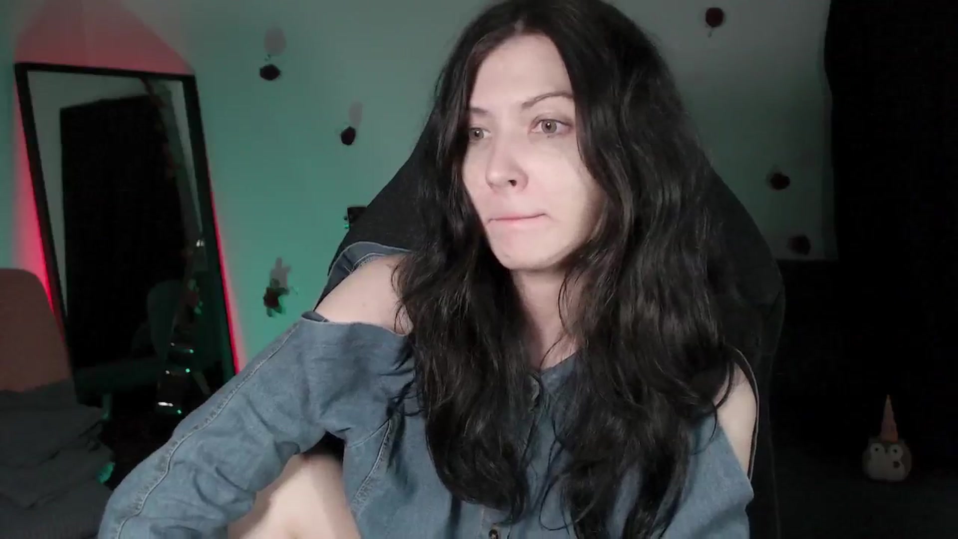 Gallery image thumbnail from RoomToAvoid's myfreecams stream on, 05/05/2024, 06:37 image 15 of 20