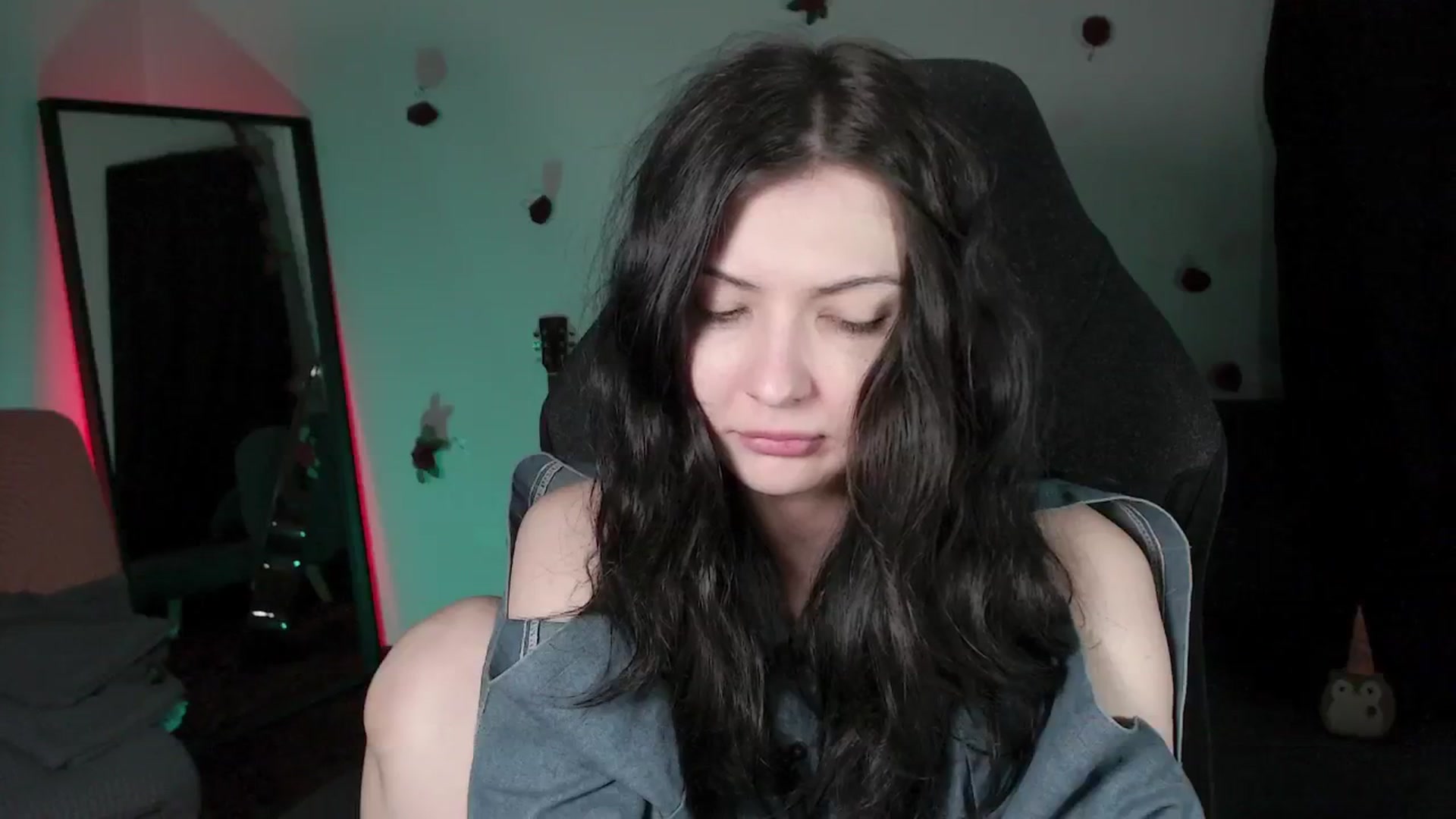 Gallery image thumbnail from RoomToAvoid's myfreecams stream on, 05/05/2024, 06:37 image 6 of 20