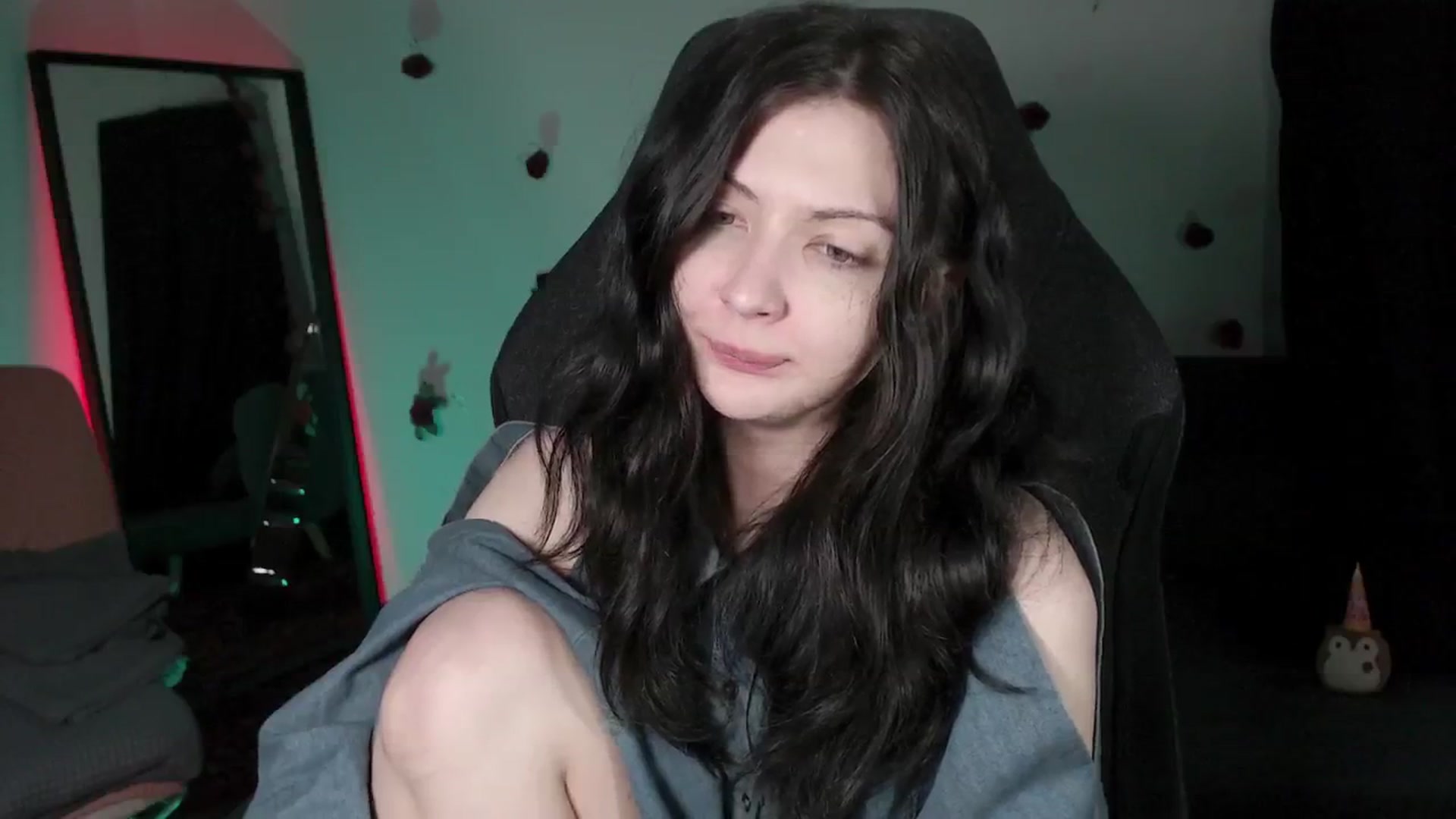 Gallery image thumbnail from RoomToAvoid's myfreecams stream on, 05/05/2024, 06:37 image 11 of 20