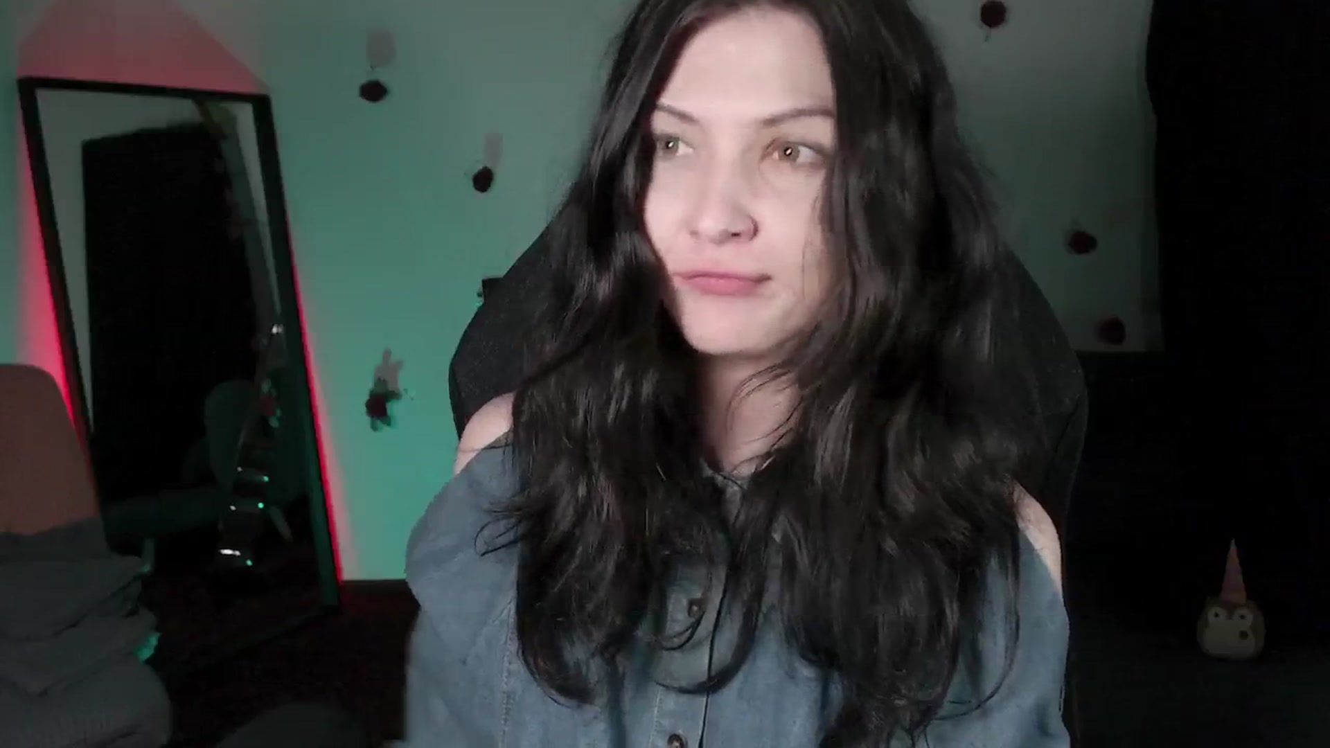 Gallery image thumbnail from RoomToAvoid's myfreecams stream on, 05/05/2024, 06:37 image 19 of 20