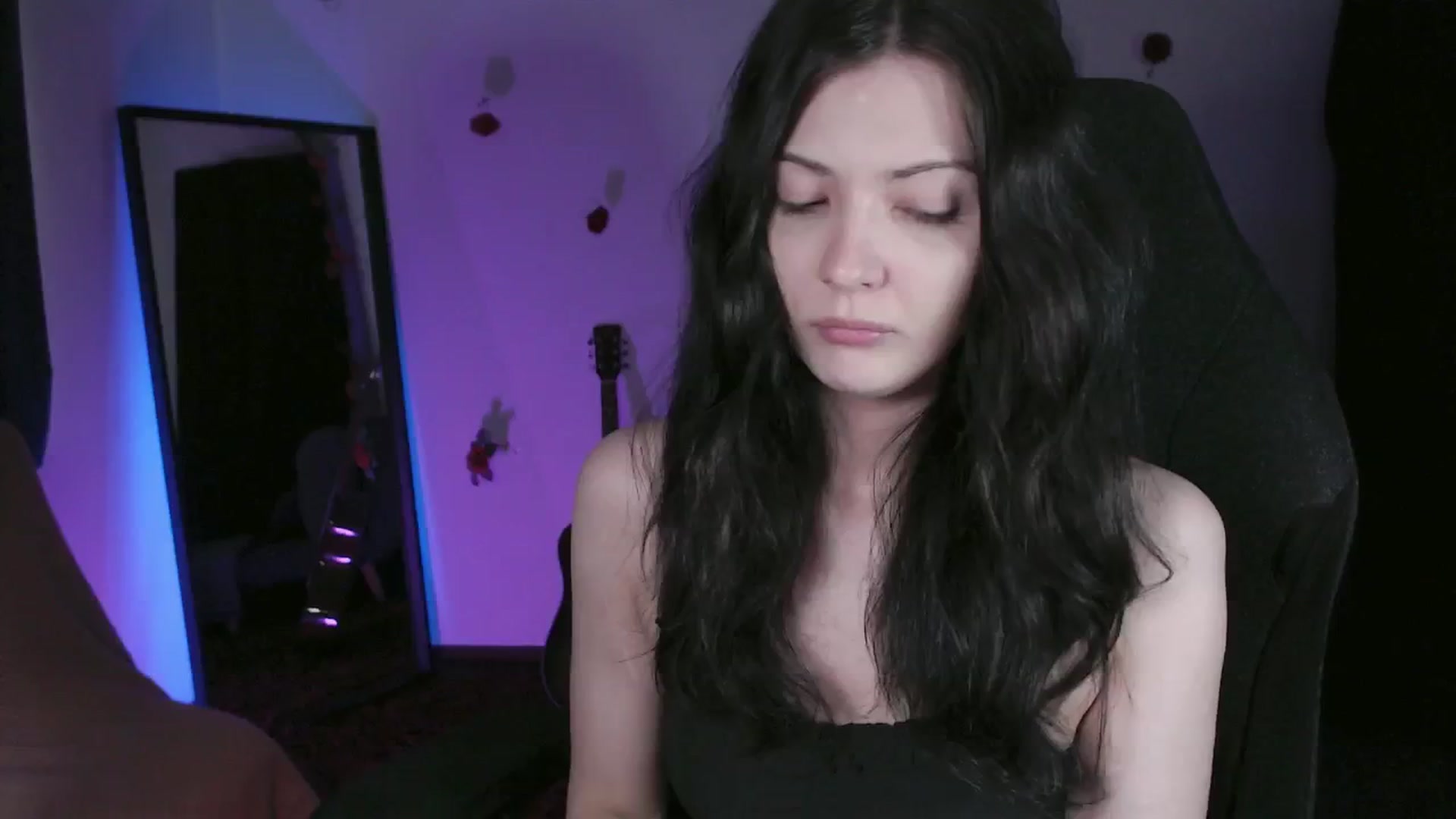 Gallery image thumbnail from RoomToAvoid's myfreecams stream on, 05/06/2024, 02:17 image 5 of 20