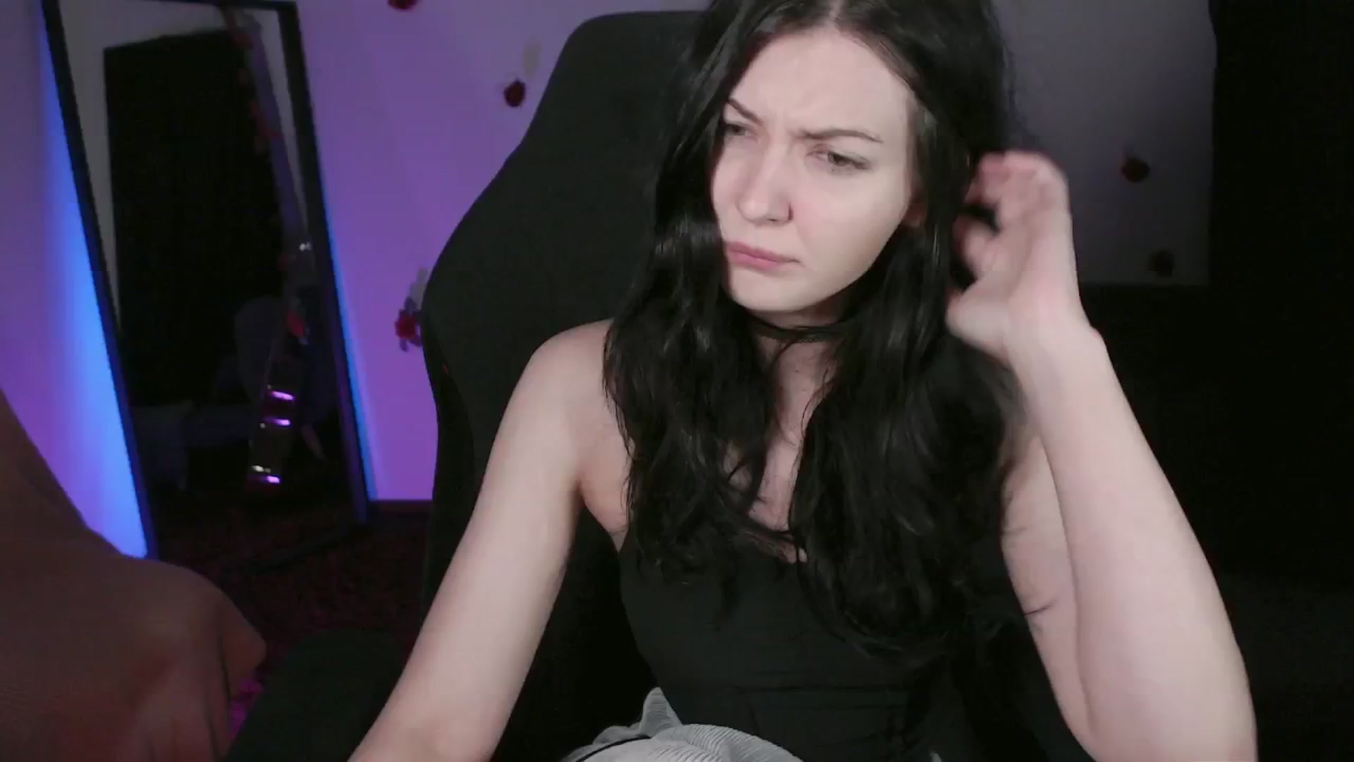 Gallery image thumbnail from RoomToAvoid's myfreecams stream on, 05/06/2024, 02:17 image 17 of 20