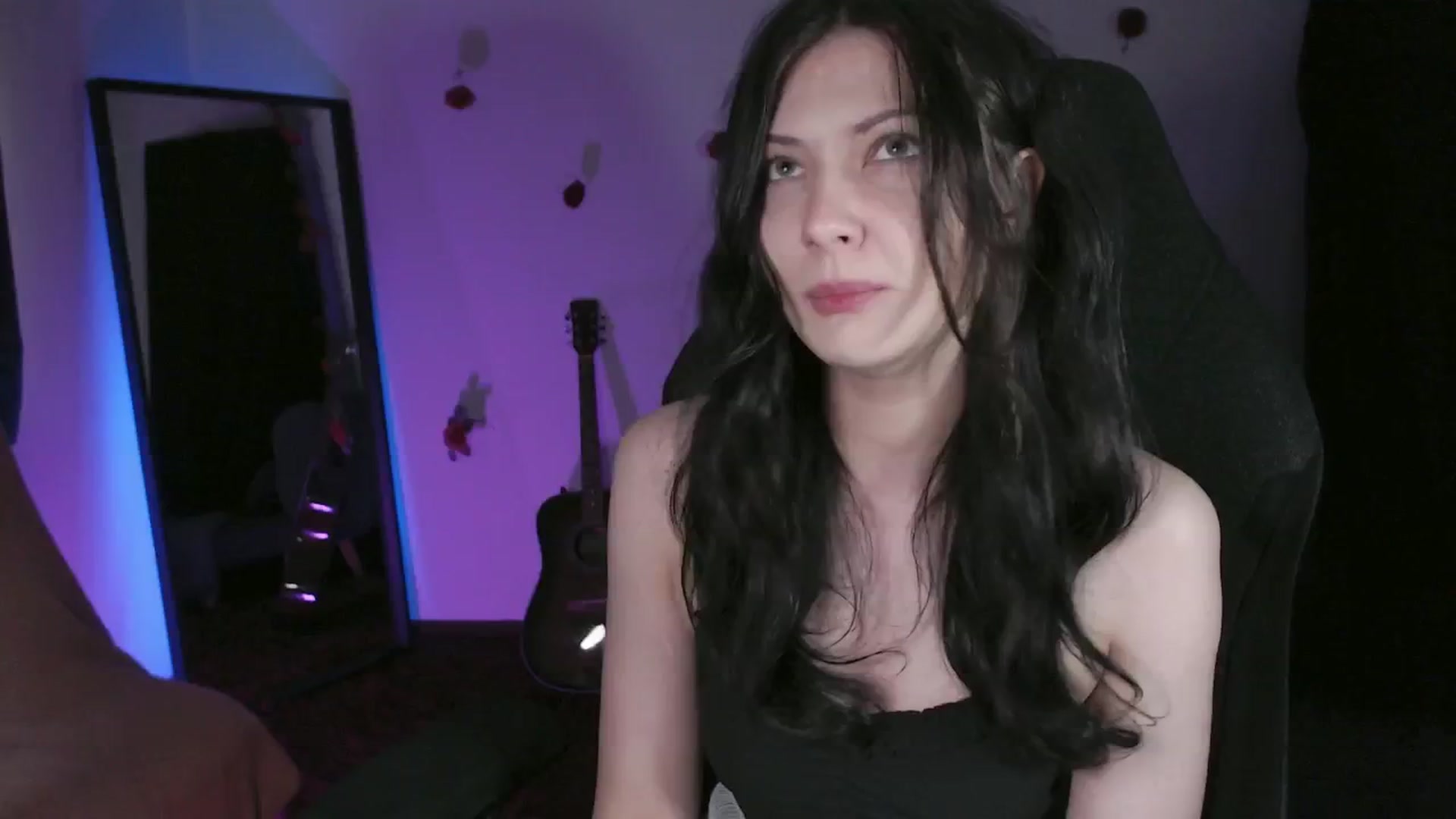 Gallery image thumbnail from RoomToAvoid's myfreecams stream on, 05/06/2024, 02:17 image 12 of 20