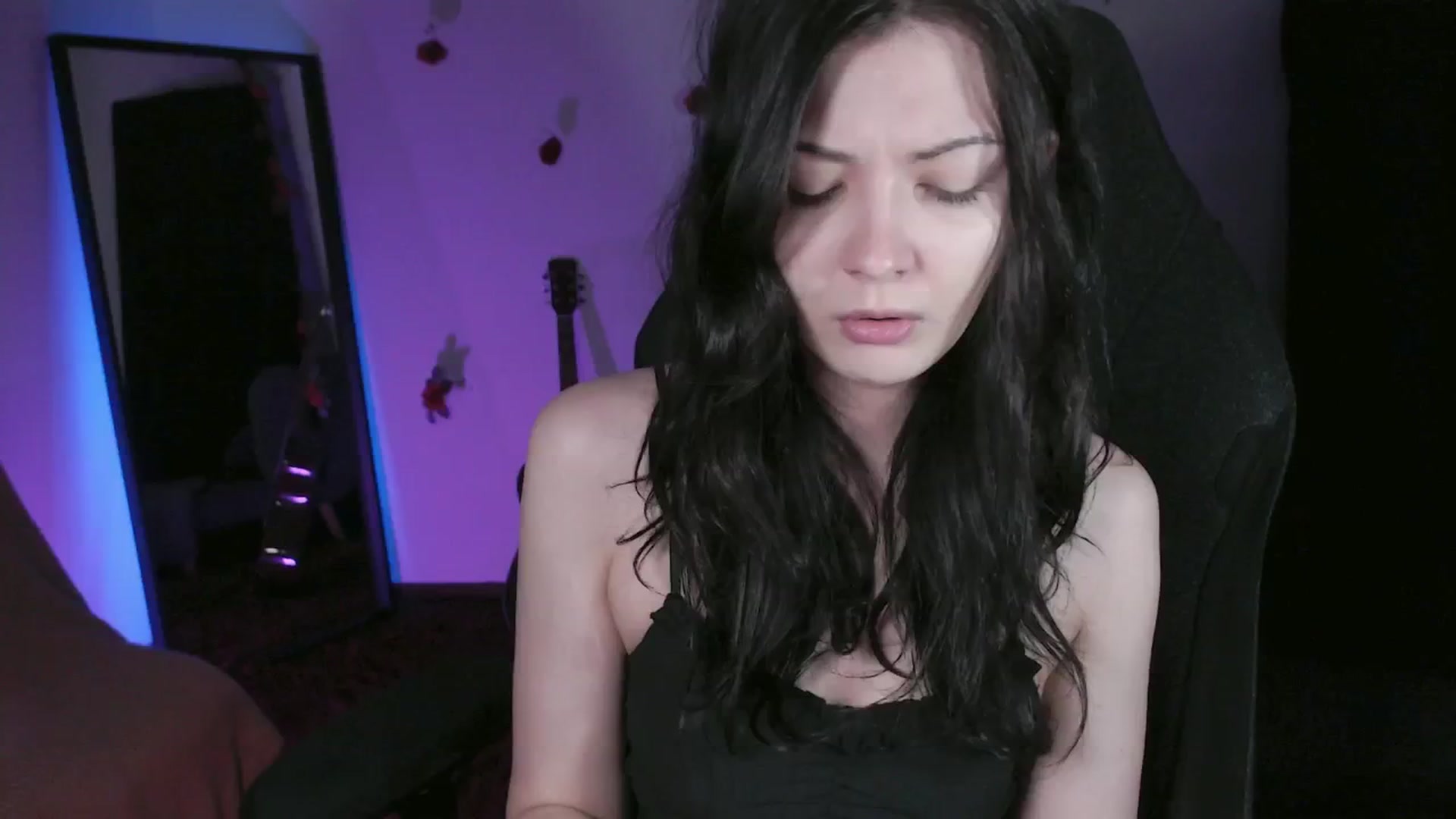 Gallery image thumbnail from RoomToAvoid's myfreecams stream on, 05/06/2024, 02:17 image 3 of 20