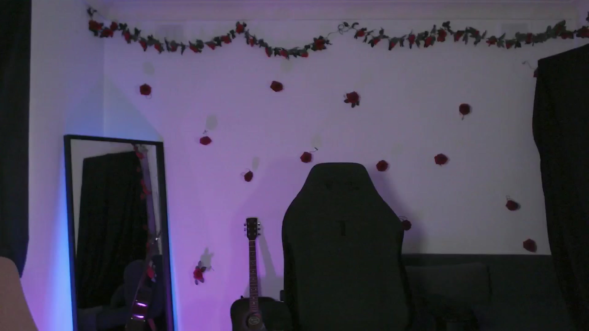 Gallery image thumbnail from RoomToAvoid's myfreecams stream on, 05/06/2024, 02:17 image 16 of 20